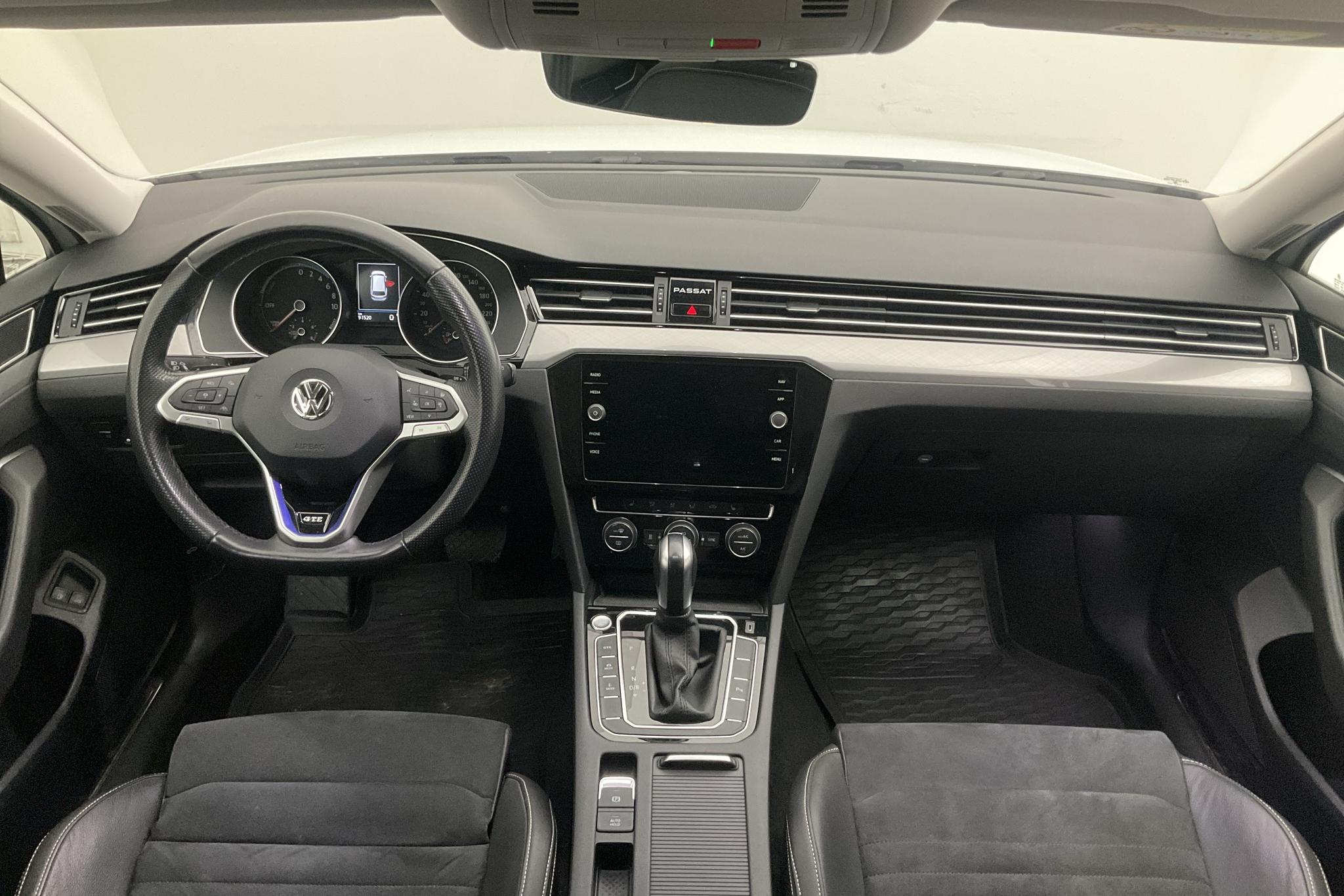 VW Passat 1.4 GTE Sportscombi (218hk) - 9 152 mil - Automat - vit - 2020
