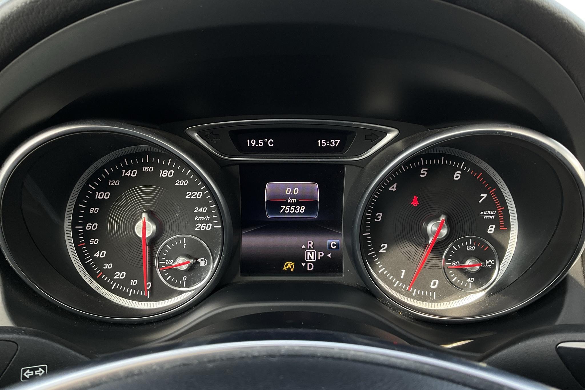 Mercedes CLA 180 Shooting Brake X117 (122hk) - 7 554 mil - Automat - vit - 2018