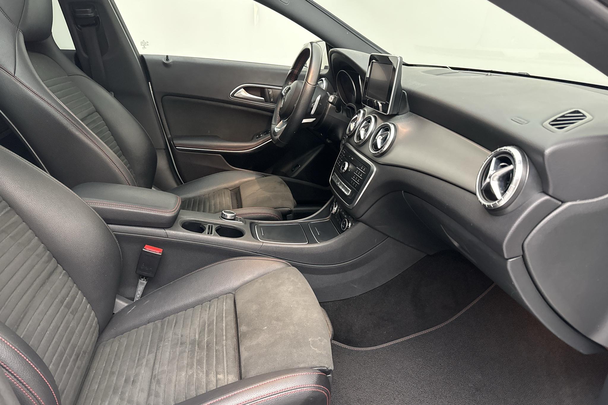 Mercedes CLA 180 Shooting Brake X117 (122hk) - 75 540 km - Automatic - white - 2018