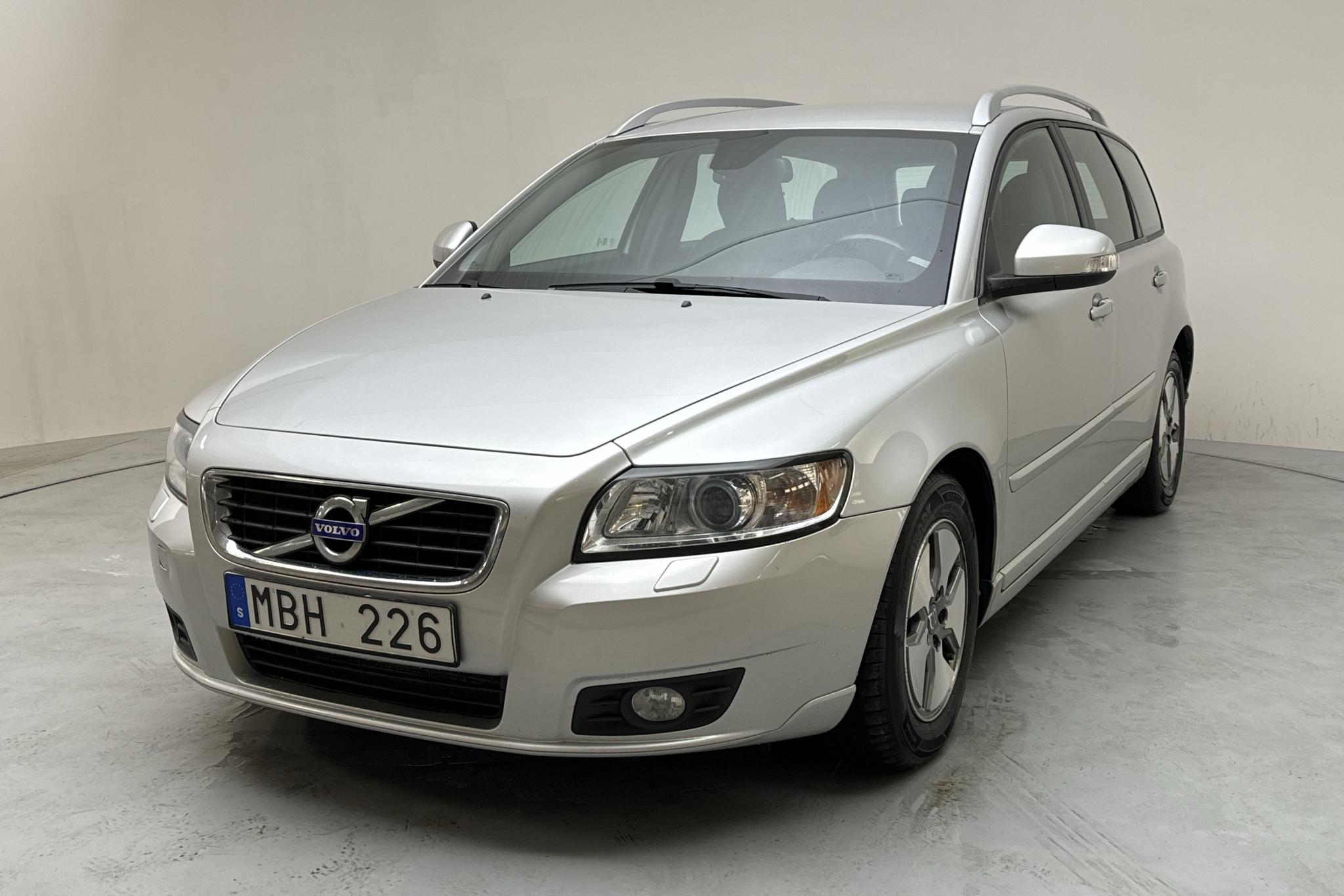 Volvo V50 D2 (115hk) - 202 940 km - Manuaalinen - Light Grey - 2012