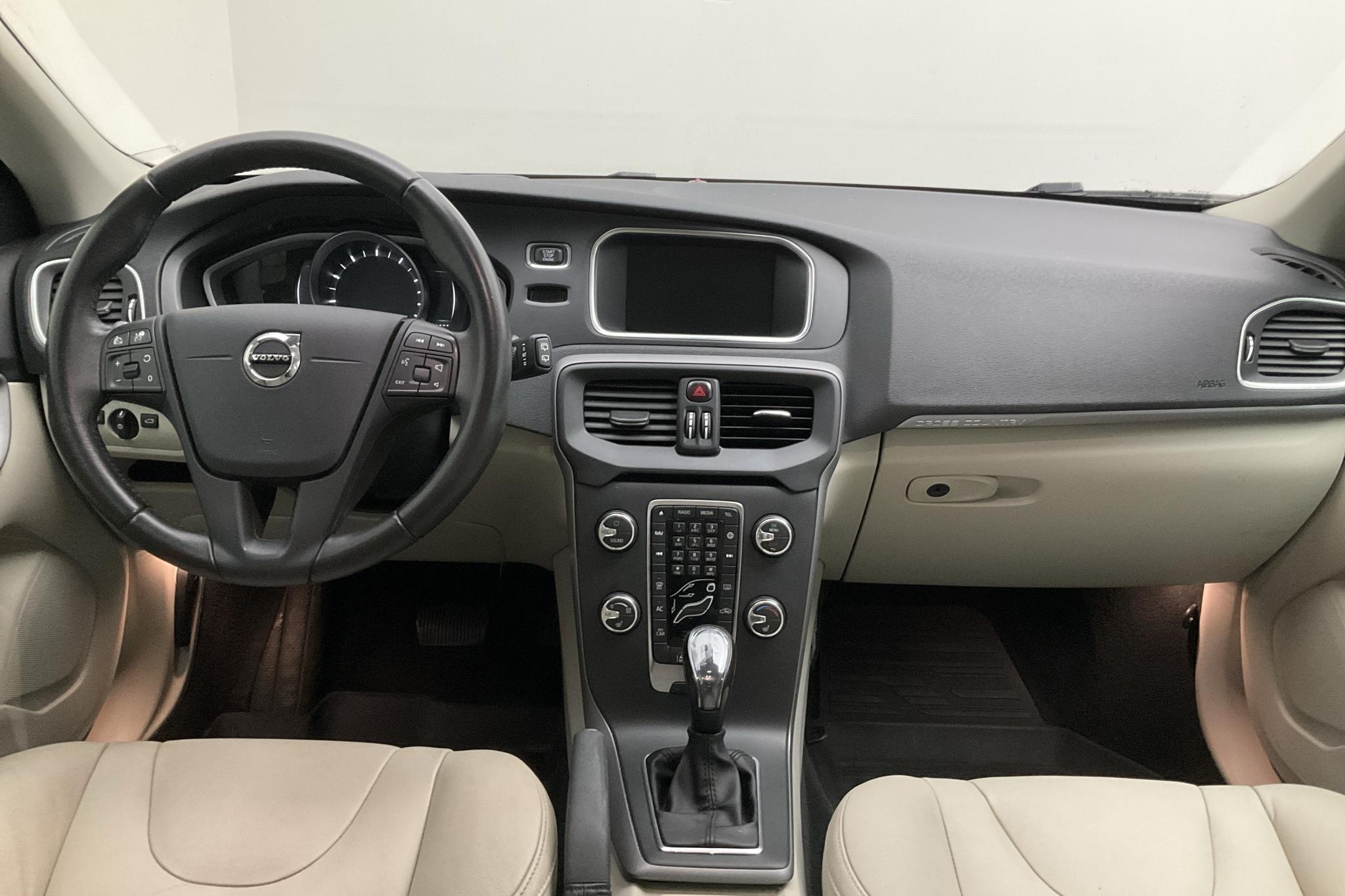 Volvo V40 Cross Country T3 (152hk) - 123 430 km - Automatic - Dark Blue - 2019