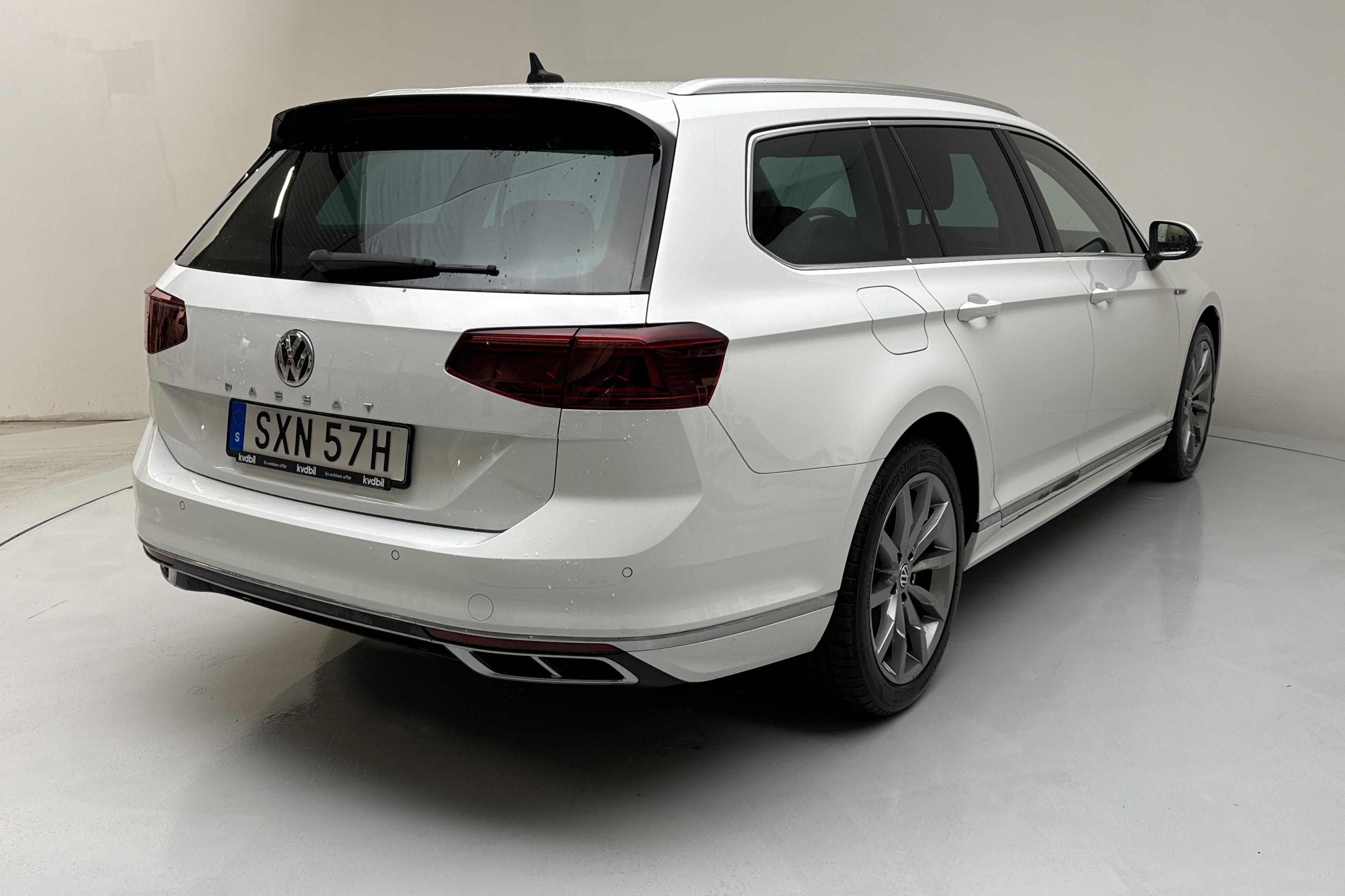 VW Passat 2.0 TDI Sportscombi (190hk) - 52 680 km - Automatyczna - biały - 2020