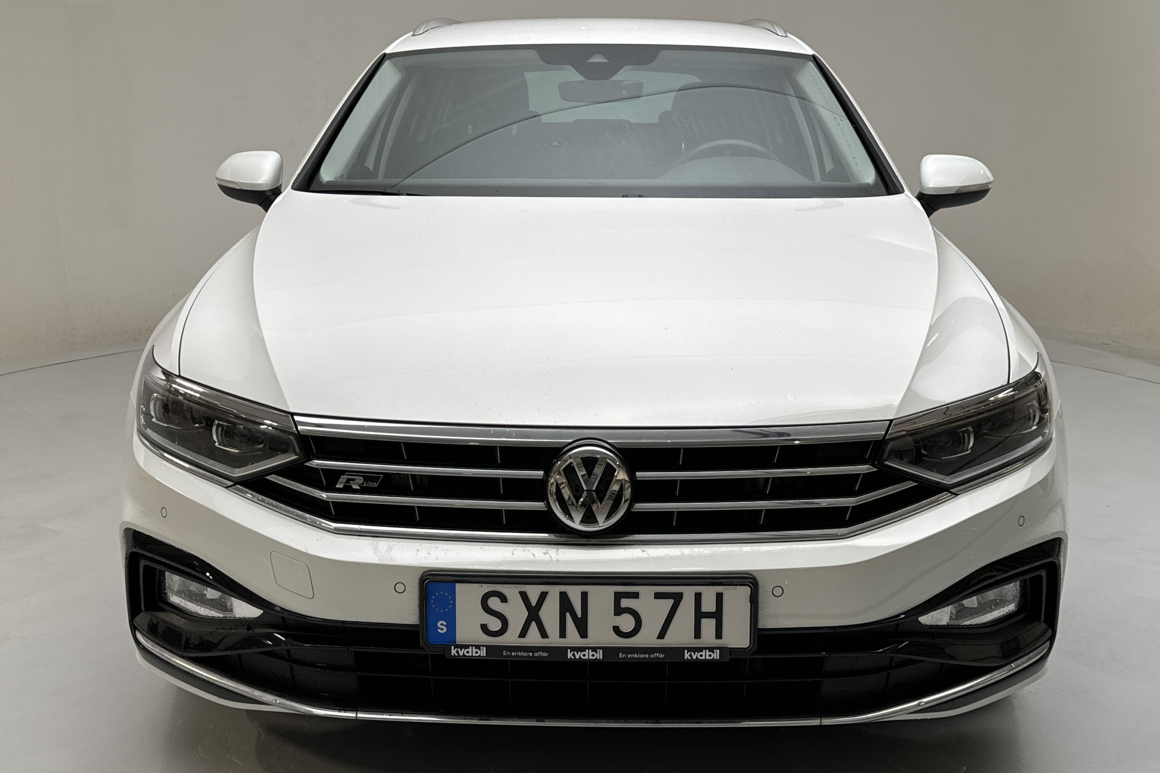 VW Passat 2.0 TDI Sportscombi (190hk) - 5 268 mil - Automat - vit - 2020