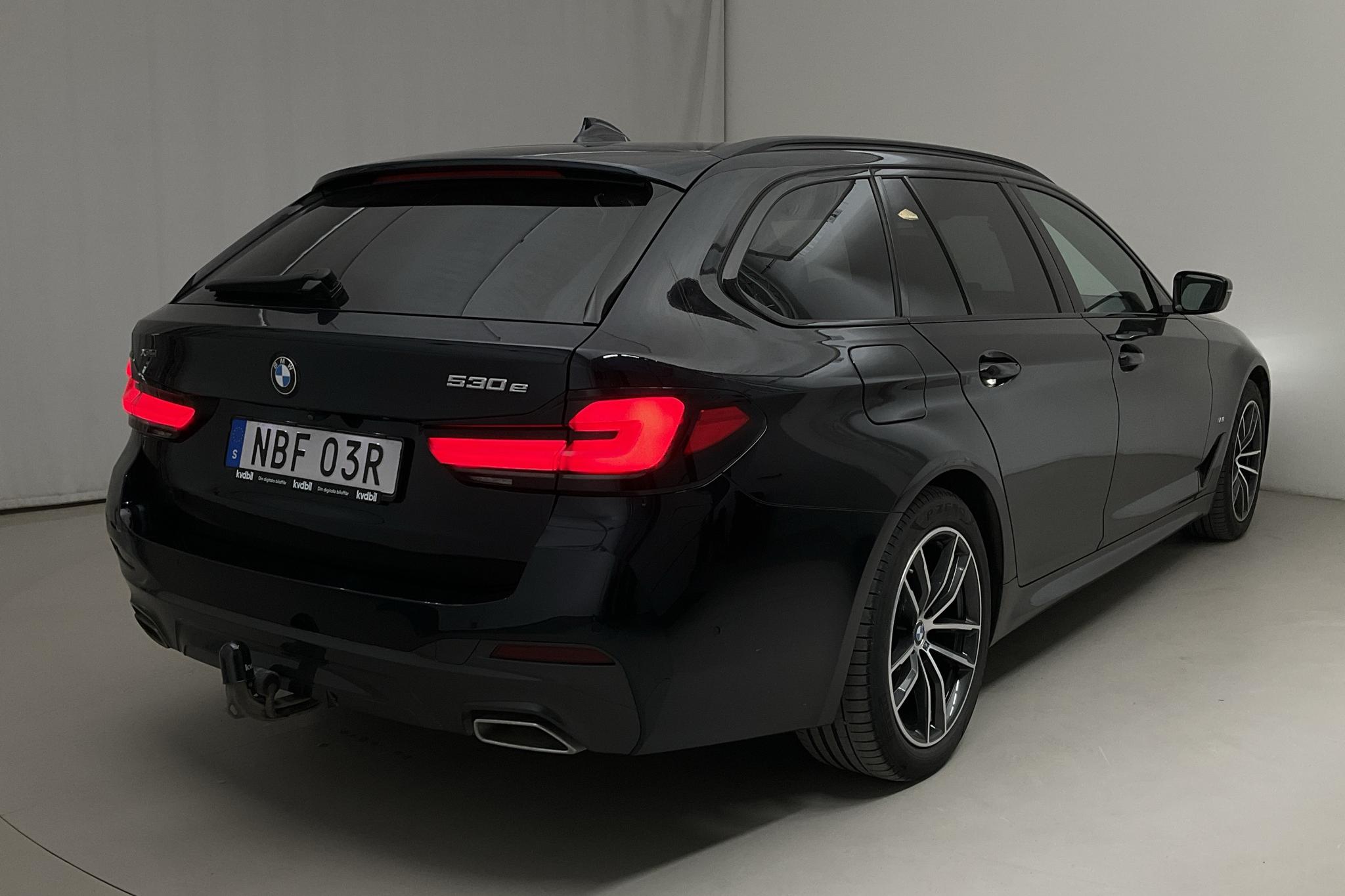 BMW 530e xDrive Touring, G31 12kWh LCI (292hk) - 7 943 mil - Automat - svart - 2021
