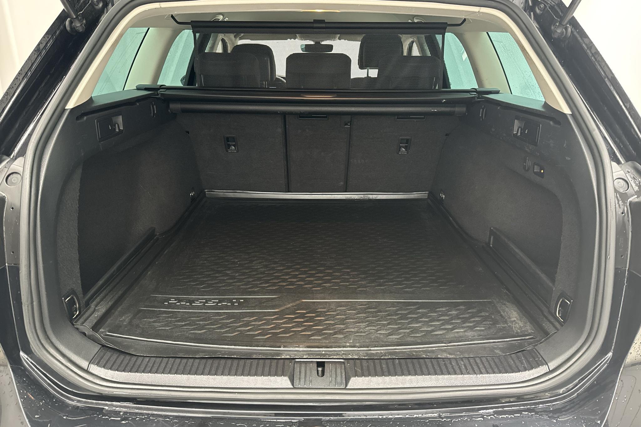VW Passat 1.4 TSI Sportscombi (150hk) - 13 324 mil - Automat - svart - 2018