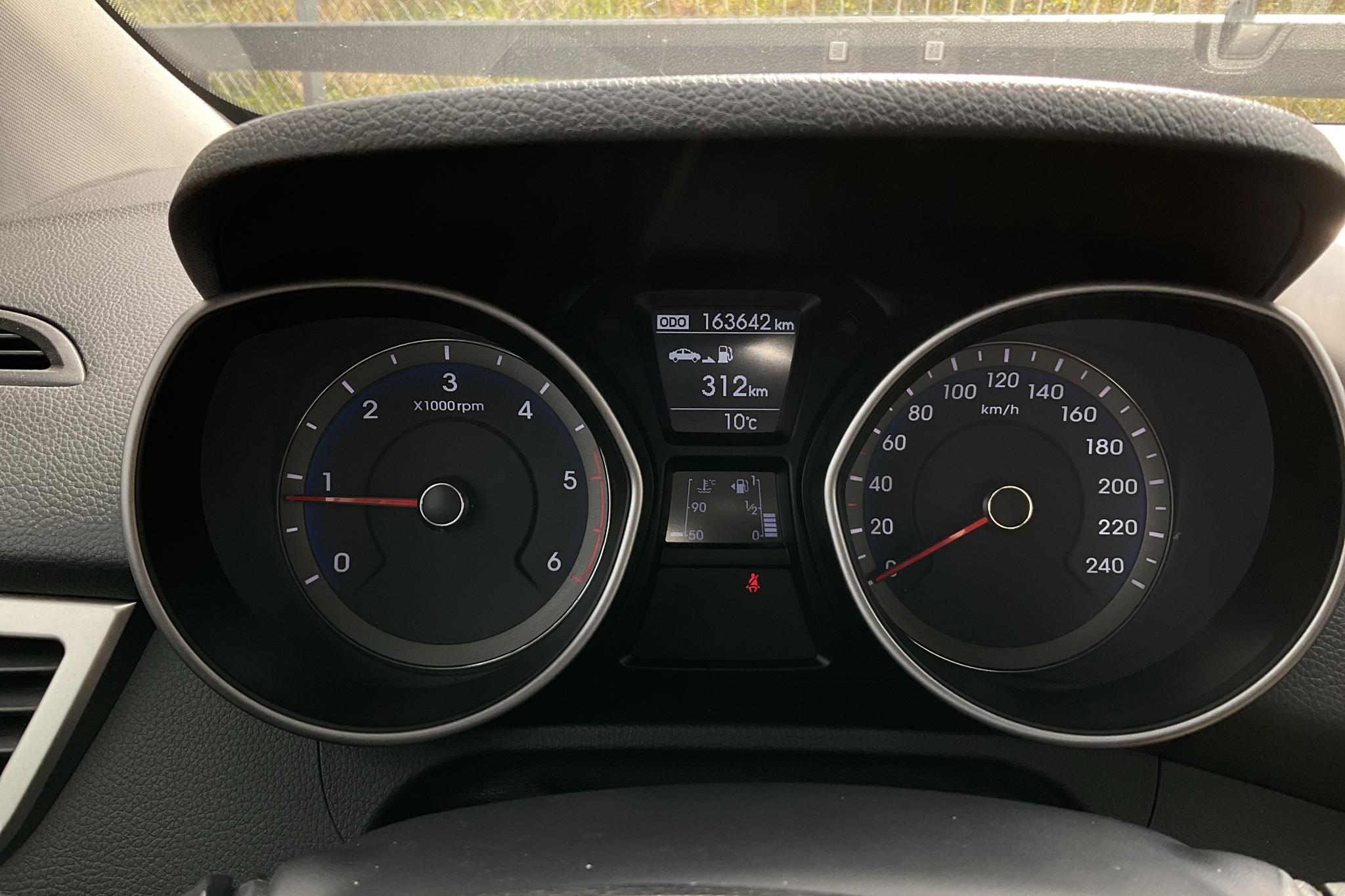 Hyundai i30 1.6 CRDi Kombi (110hk) - 16 364 mil - Manuell - vit - 2014