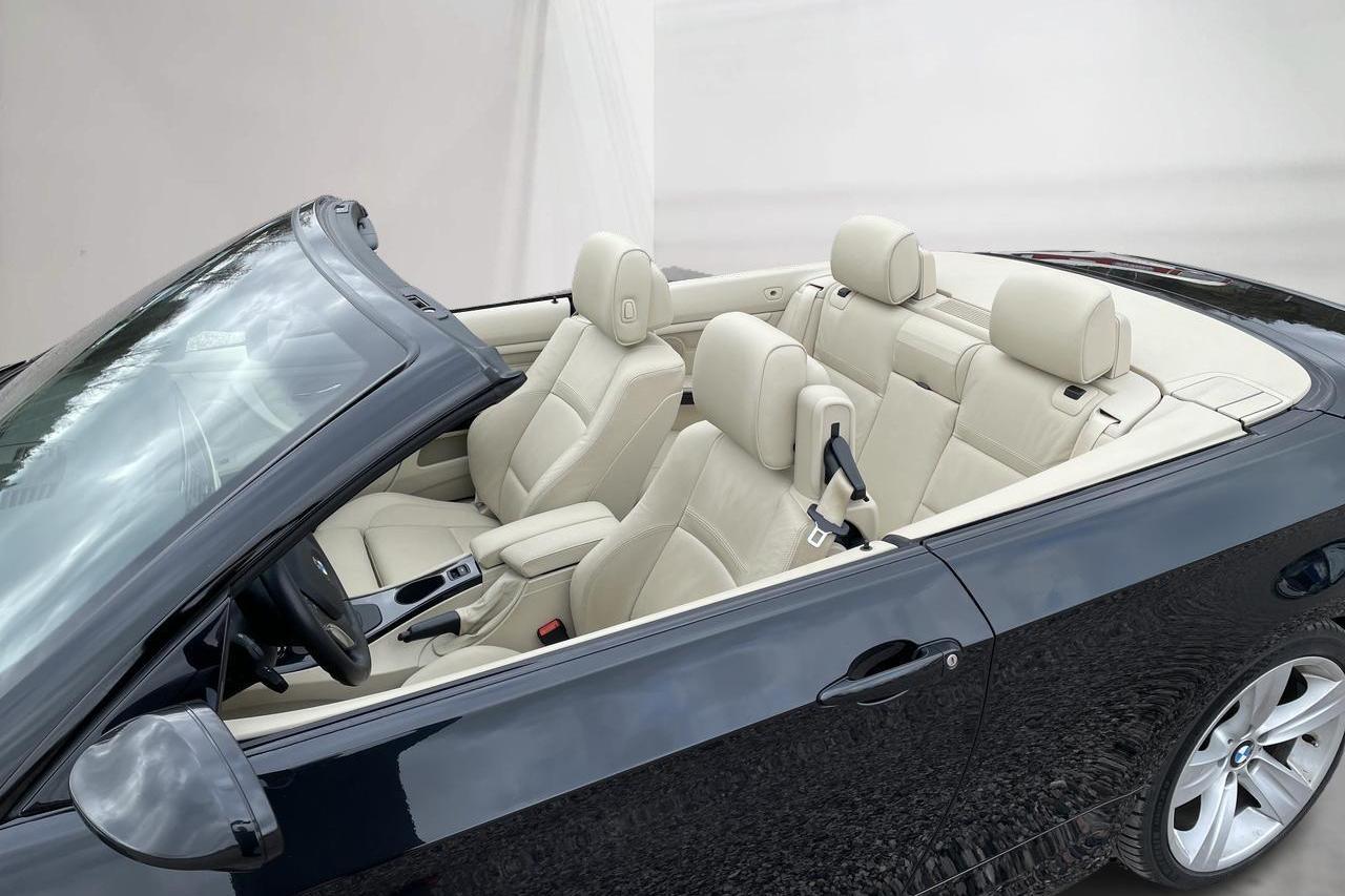 BMW 325i Cabriolet, E93 (218hk) - 8 459 mil - Automat - svart - 2009