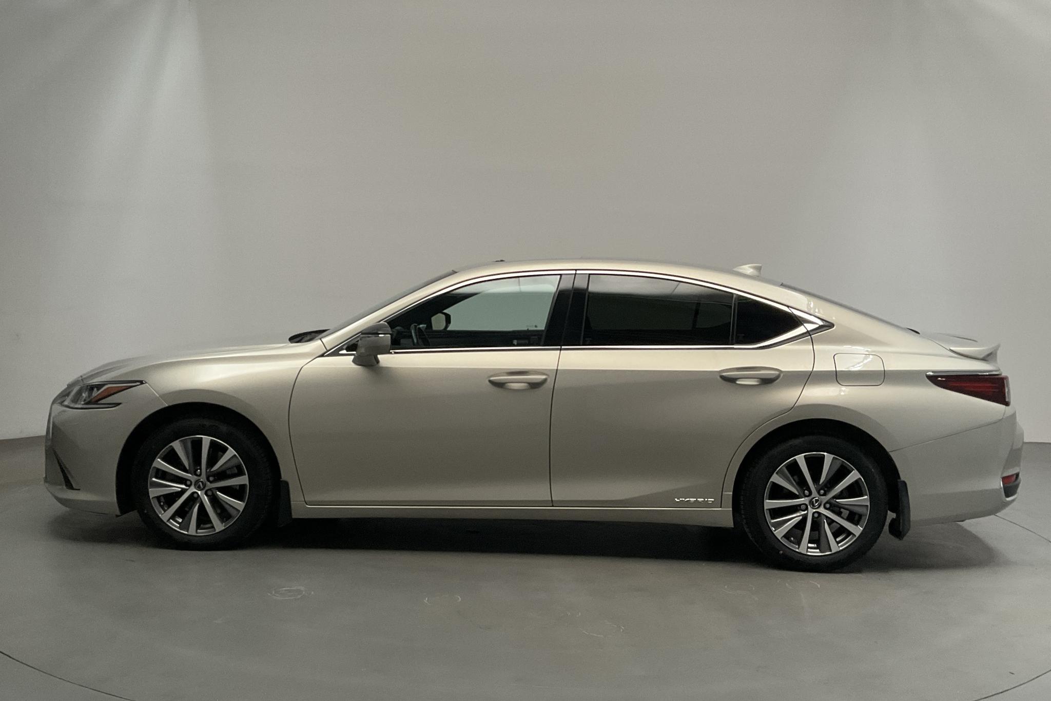Lexus ES 300h (218hk) - 8 488 mil - Automat - silver - 2021