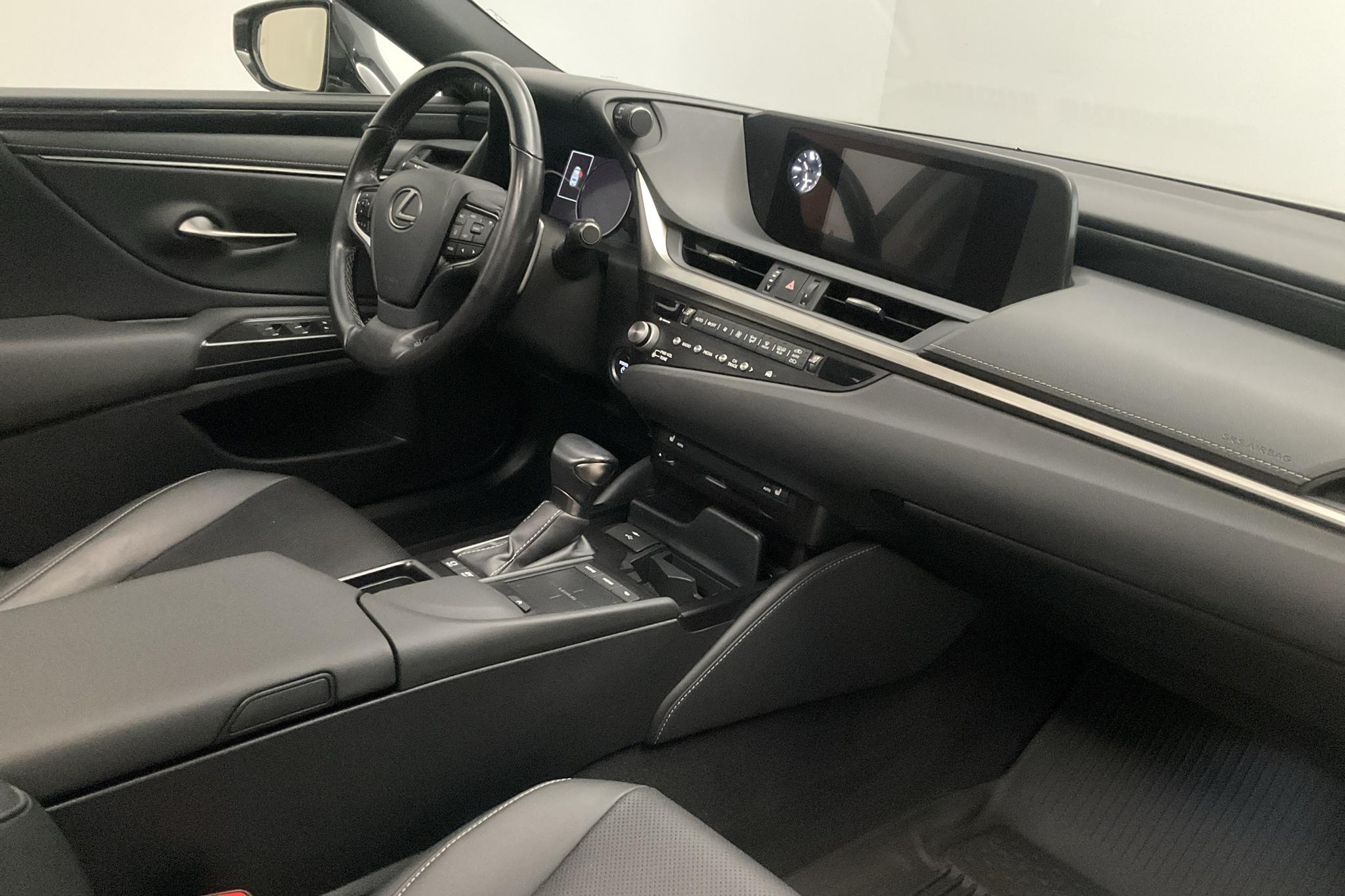 Lexus ES 300h (218hk) - 84 880 km - Automatyczna - srebro - 2021