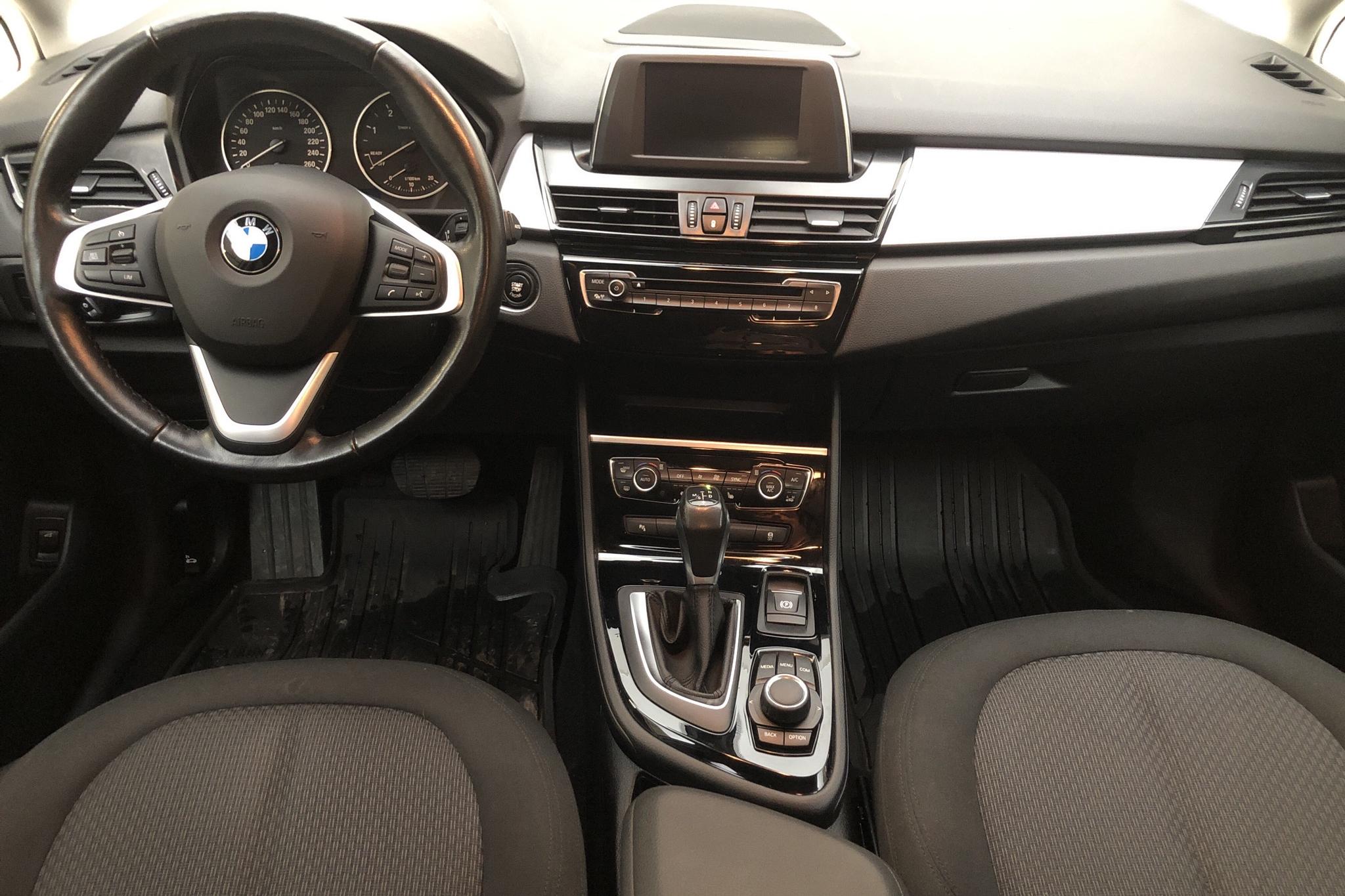 BMW 218d xDrive Active Tourer, F45 (150hk) - 4 501 mil - Automat - vit - 2018
