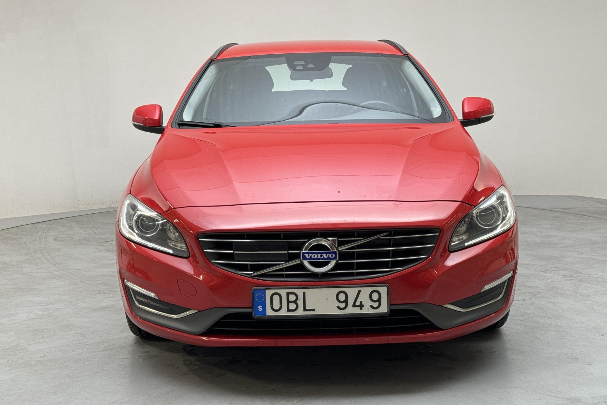 Volvo V60 D2 (115hk) - 199 770 km - Manual - red - 2014