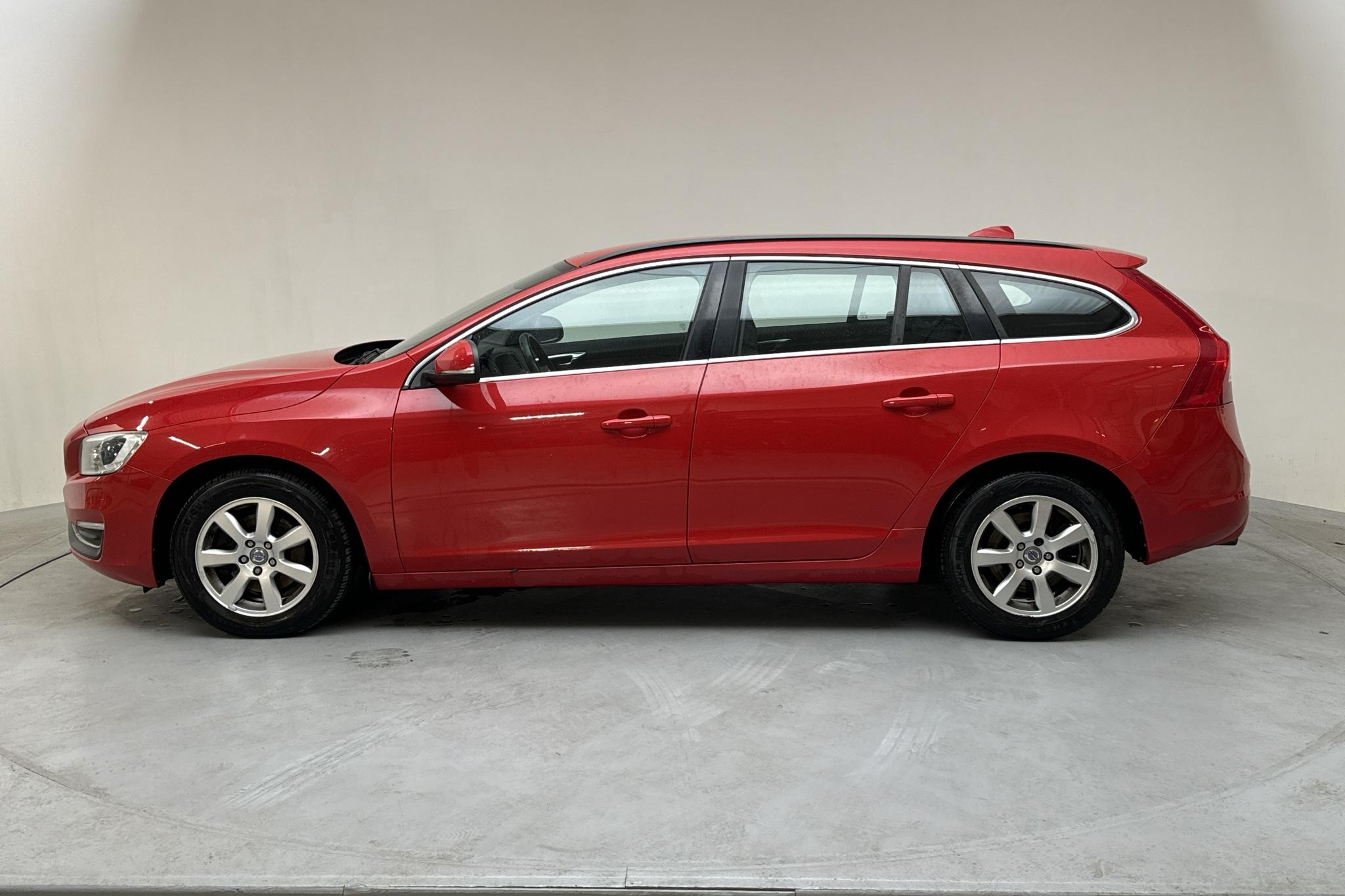Volvo V60 D2 (115hk) - 19 977 mil - Manuell - röd - 2014