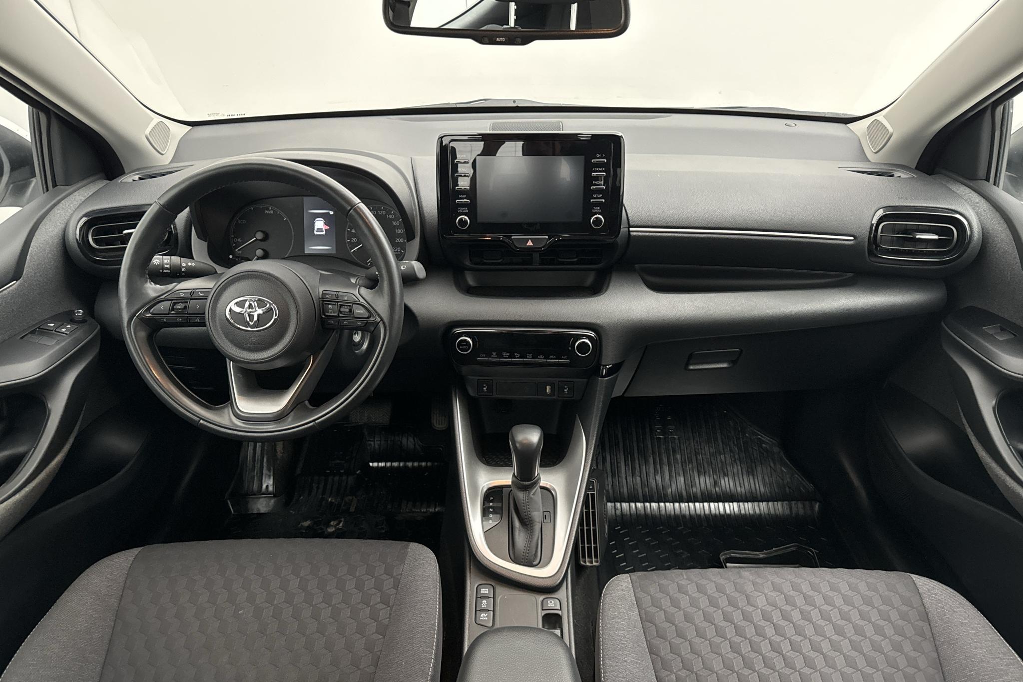 Toyota Yaris 1.5 Hybrid 5dr (116hk) - 93 150 km - Automatyczna - biały - 2021