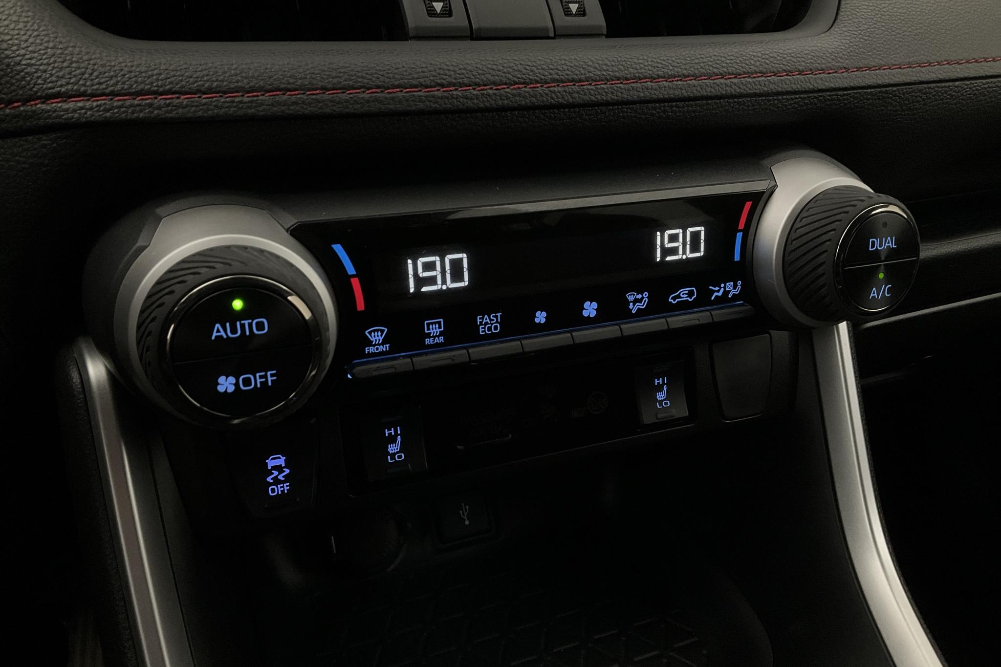 Toyota RAV4 2.5 Plug-in Hybrid AWD (306hk) - 102 760 km - Automatic - silver - 2021