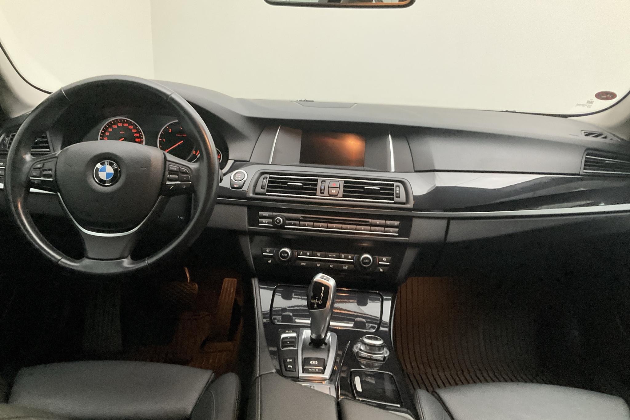 BMW 520d xDrive Touring, F11 (190hk) - 15 524 mil - Automat - brun - 2015