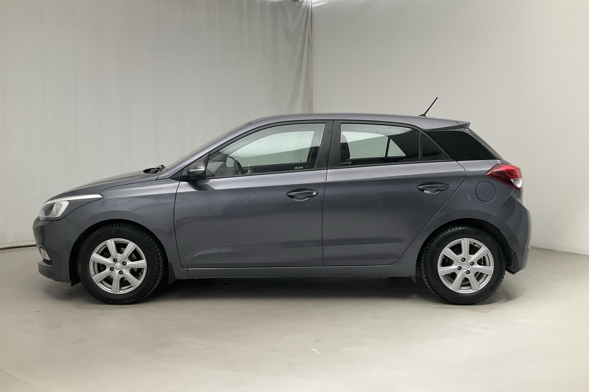 Hyundai i20 1.2 (84hk) - 7 432 mil - Manuell - Dark Grey - 2016
