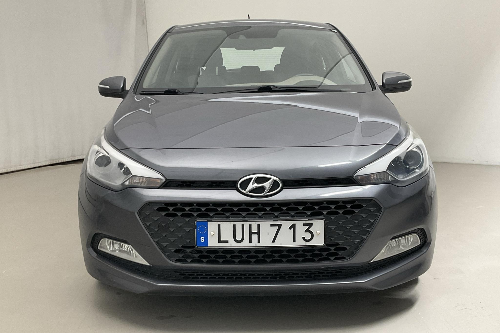 Hyundai i20 1.2 (84hk) - 74 320 km - Manual - Dark Grey - 2016