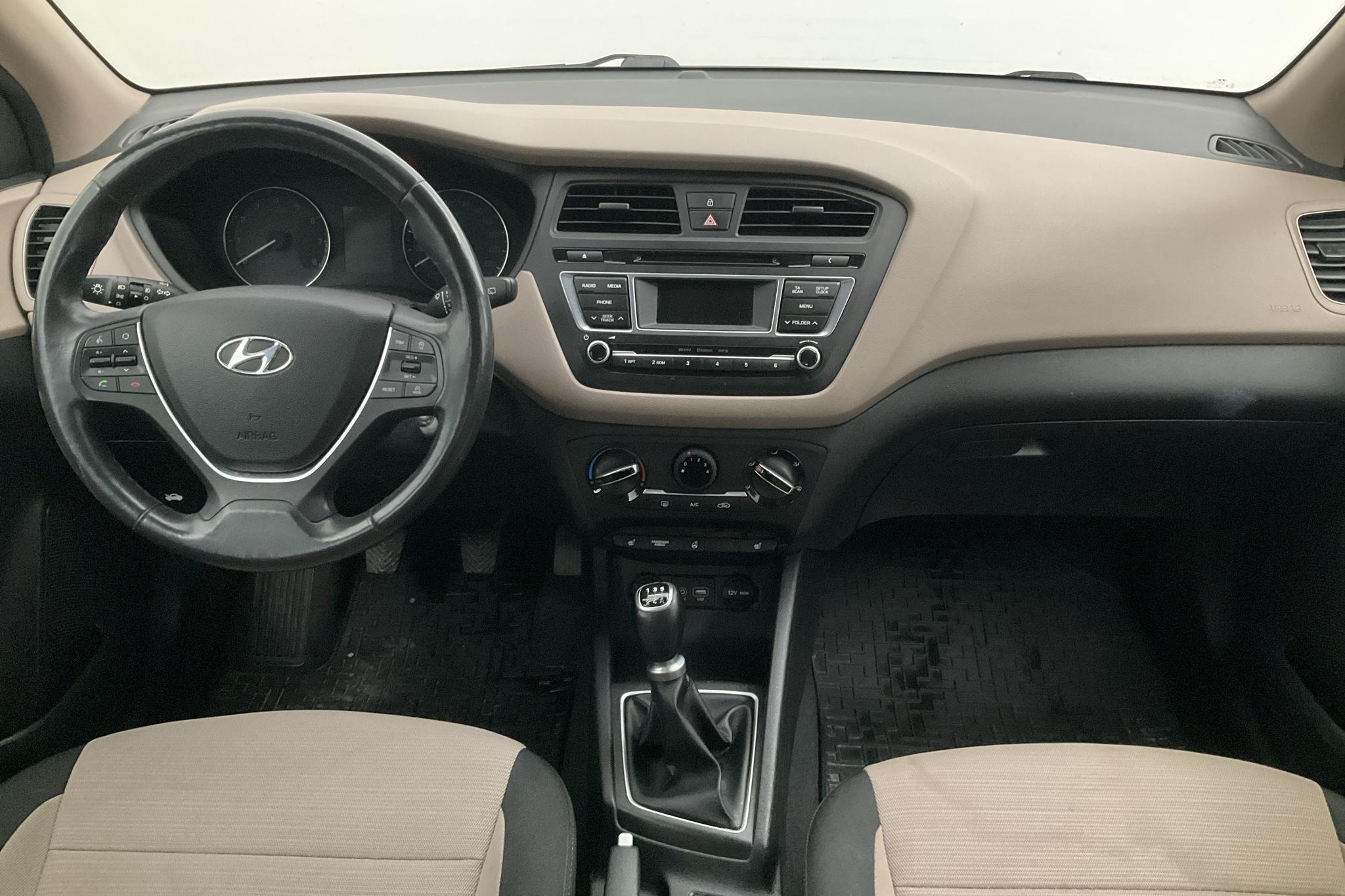 Hyundai i20 1.2 (84hk) - 7 432 mil - Manuell - Dark Grey - 2016