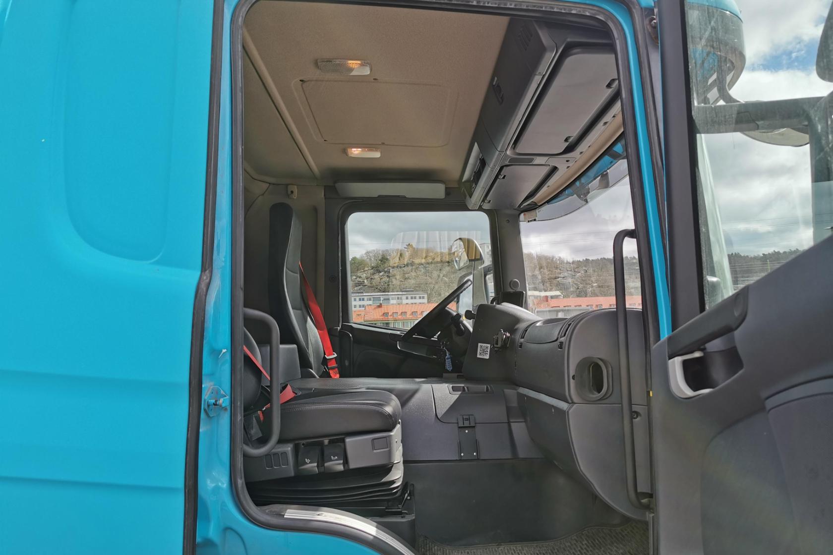 Scania P230 - 410 386 km - Automat - blå - 2013