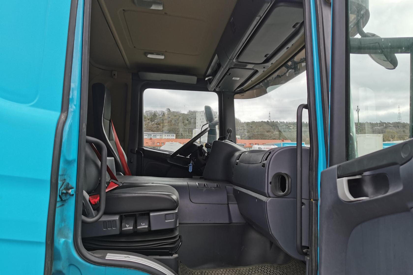 Scania P230 - 530 108 km - Automat - blå - 2013