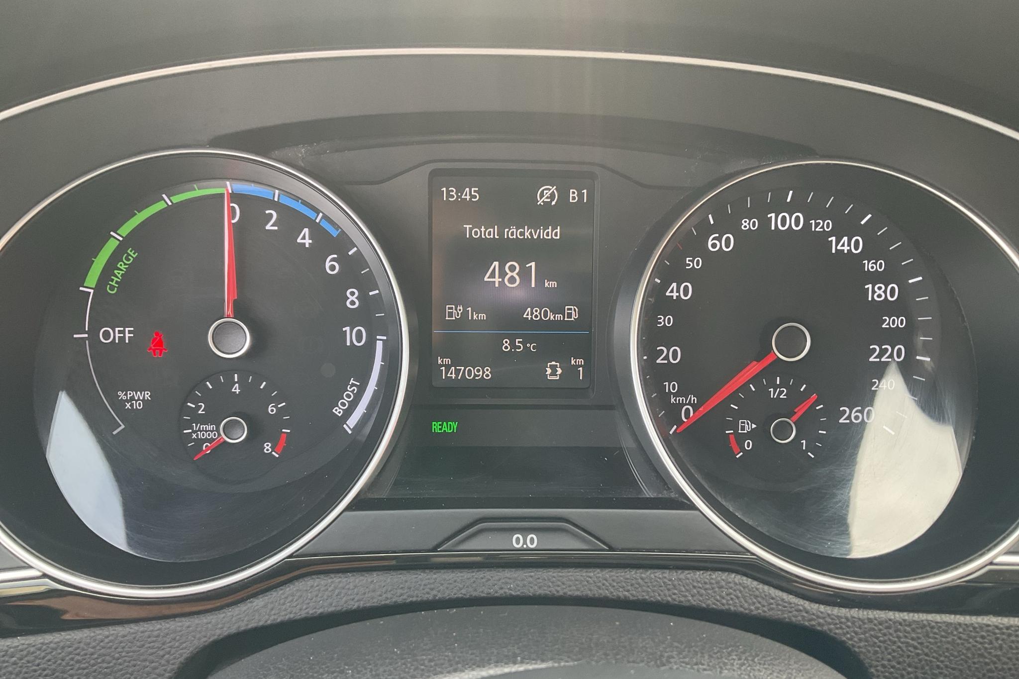 VW Passat 1.4 Plug-in-Hybrid Sportscombi (218hk) - 14 709 mil - Automat - vit - 2017