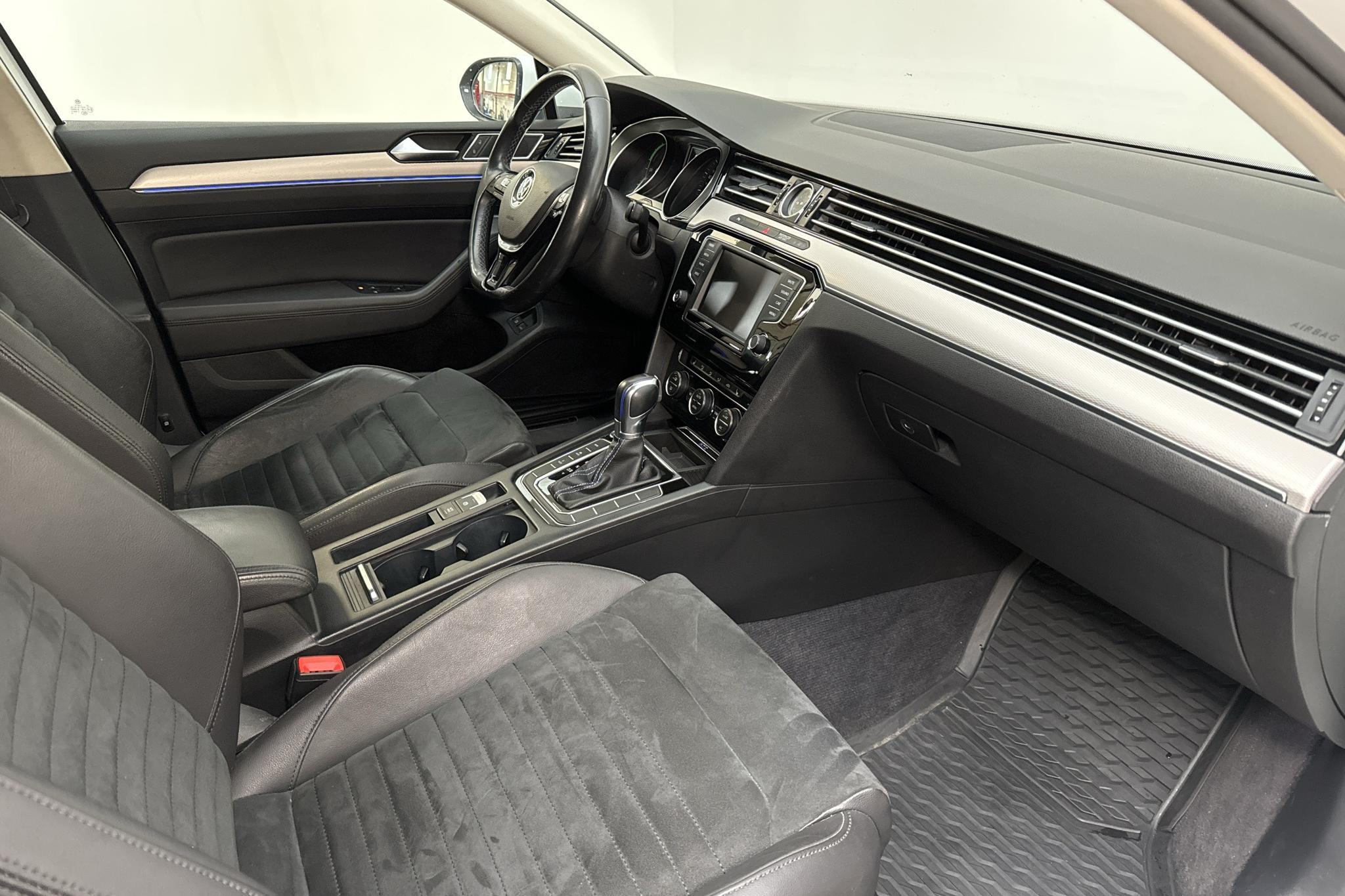 VW Passat 1.4 Plug-in-Hybrid Sportscombi (218hk) - 147 090 km - Automaattinen - valkoinen - 2017
