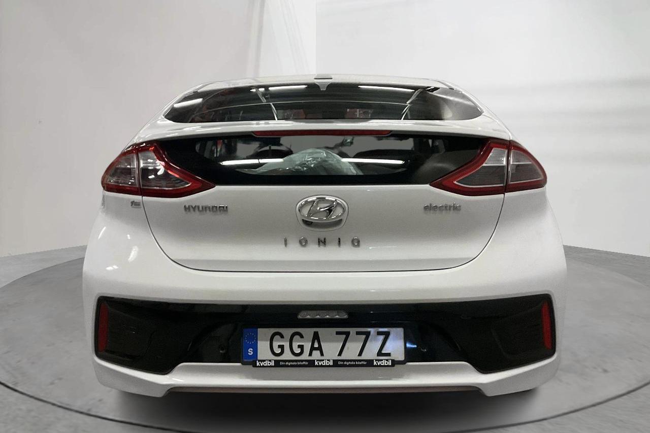 Hyundai IONIQ Electric (120hk) - 3 771 mil - Automat - vit - 2019
