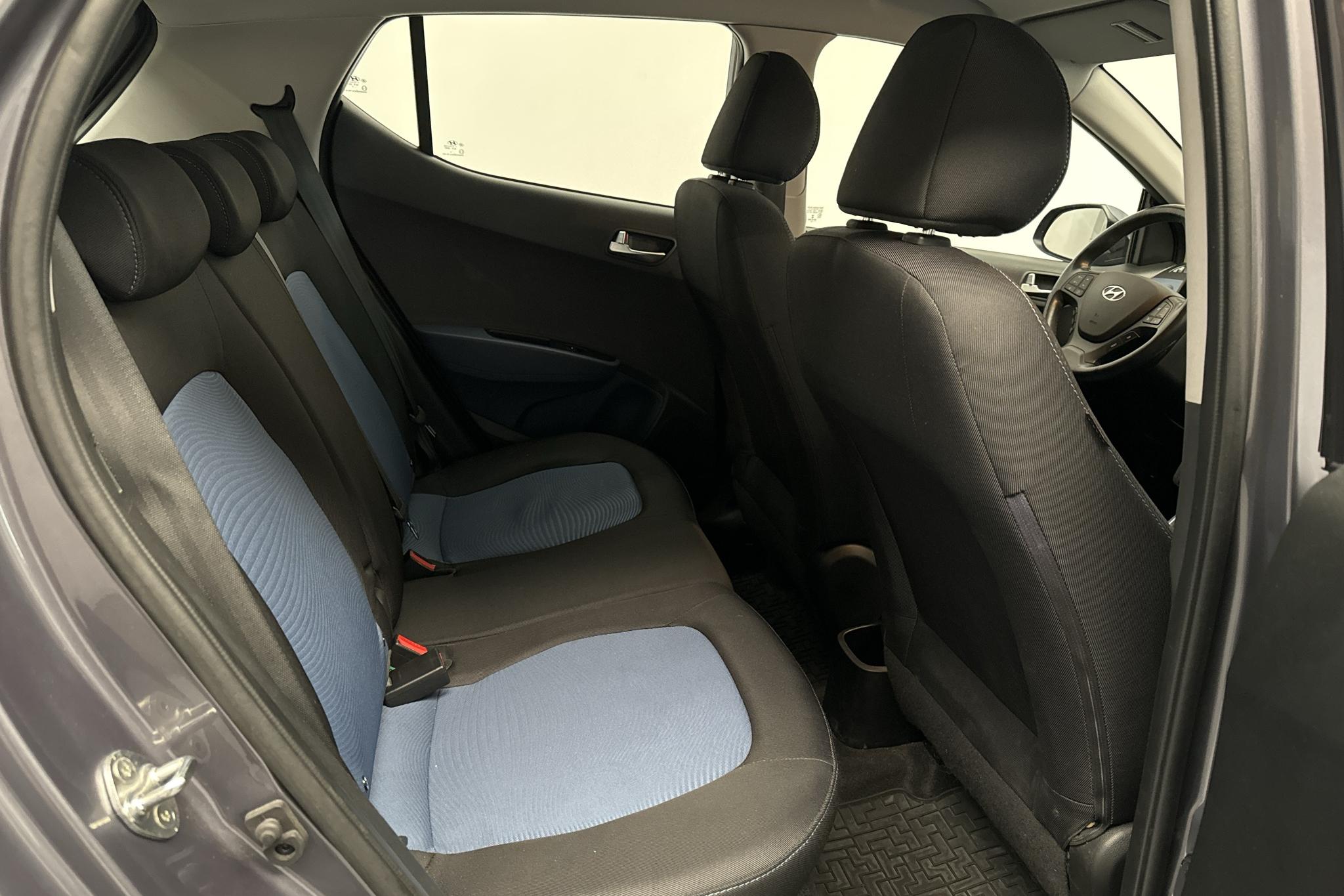 Hyundai i10 1.2 (87hk) - 33 550 km - Manuaalinen - Dark Grey - 2015