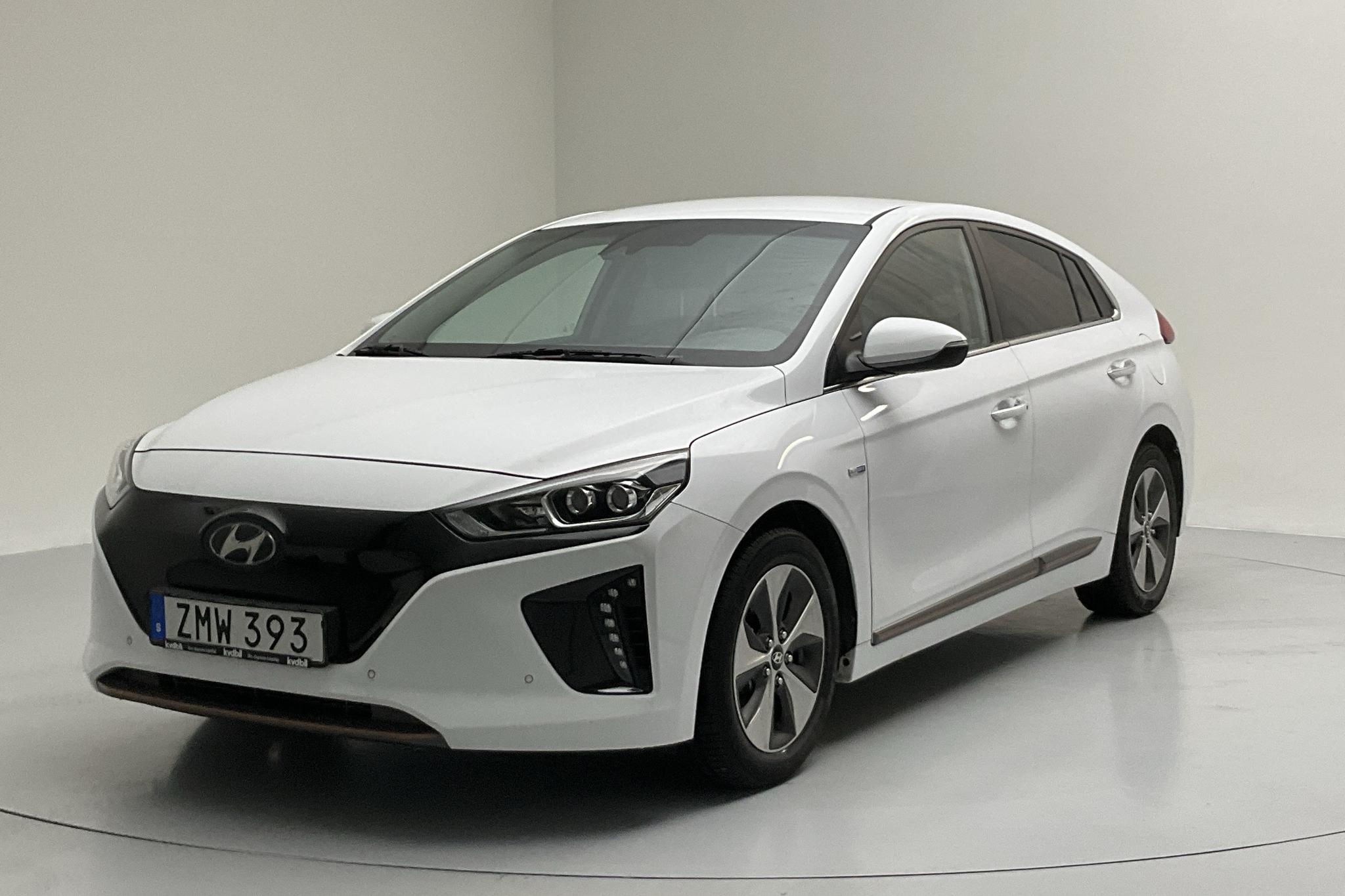 Hyundai IONIQ Electric (120hk) - 4 719 mil - Automat - vit - 2019