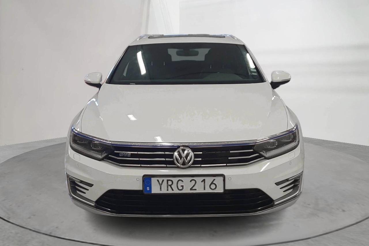 VW Passat 1.4 Plug-in-Hybrid Sportscombi (218hk) - 235 490 km - Automatyczna - biały - 2018