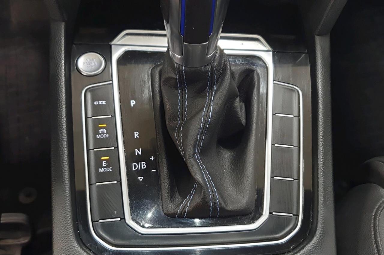 VW Passat 1.4 Plug-in-Hybrid Sportscombi (218hk) - 23 549 mil - Automat - vit - 2018