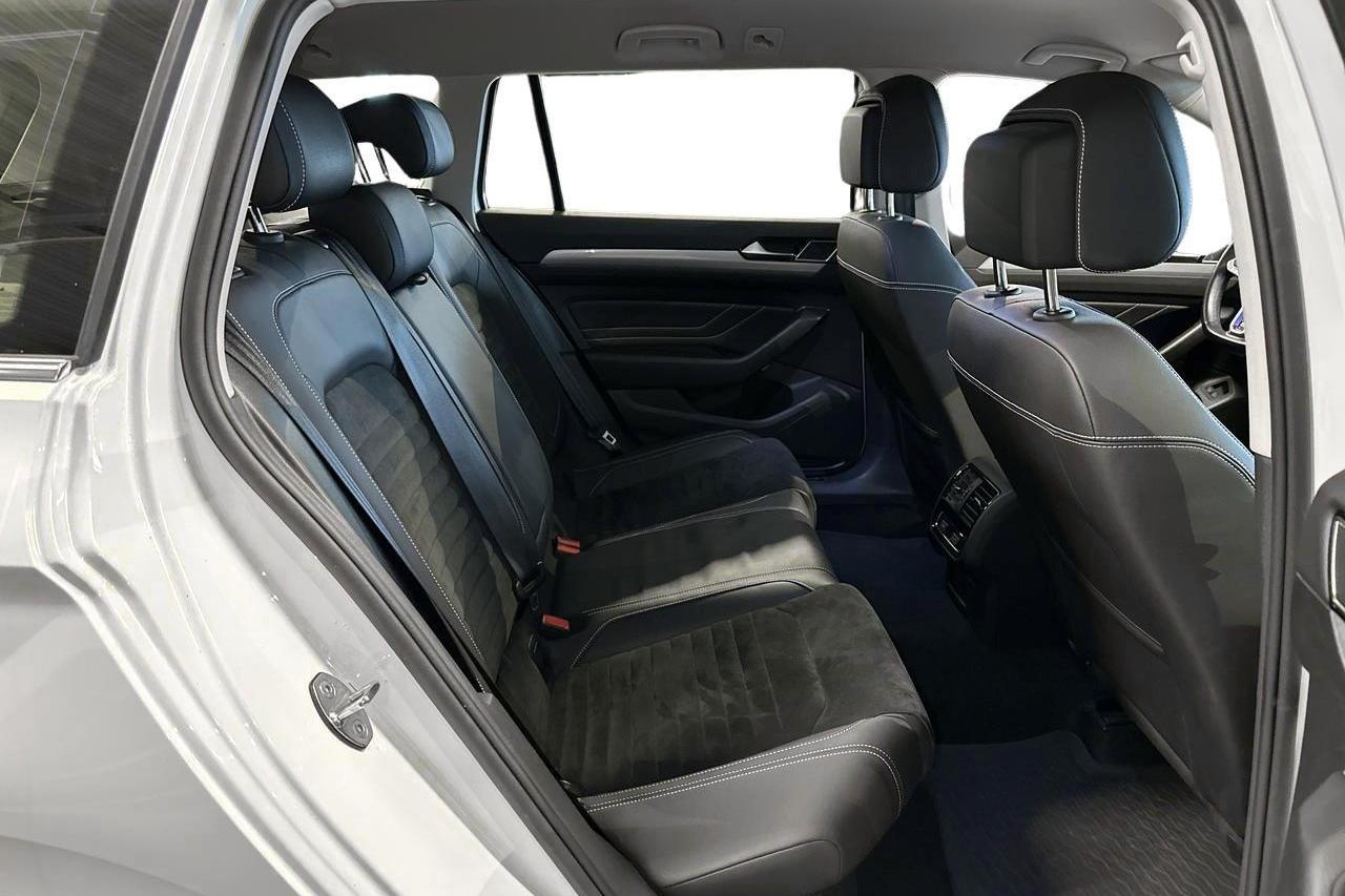 VW Passat 1.4 GTE Sportscombi (218hk) - 10 291 mil - Automat - vit - 2021