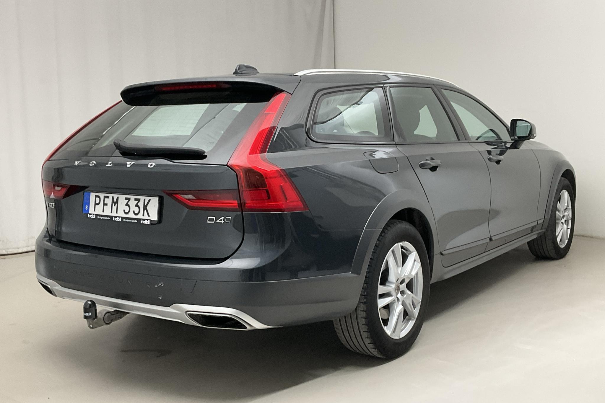 Volvo V90 D4 Cross Country AWD (190hk) - 76 000 km - Automatic - gray - 2019