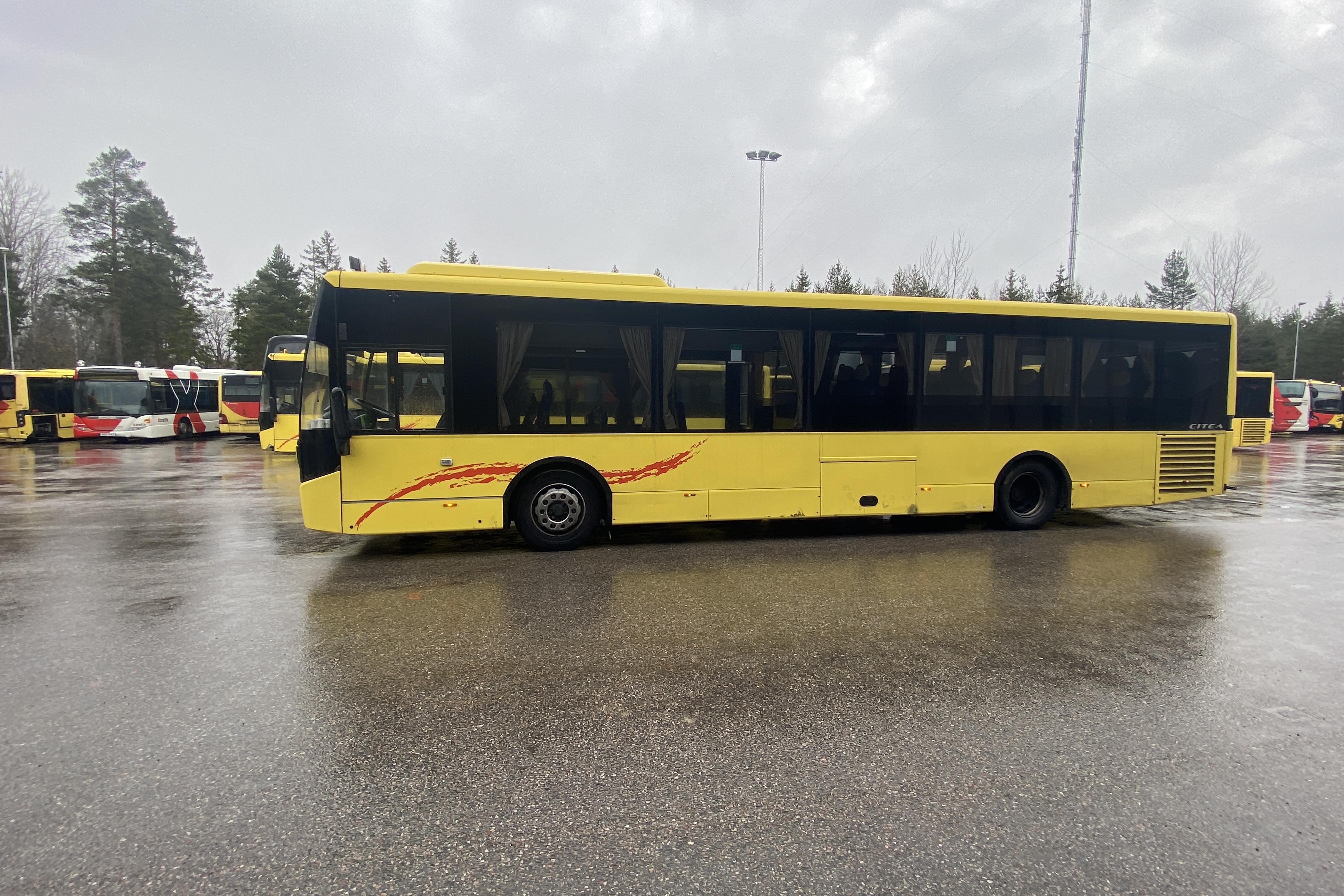 VDL 403E1 - 777 761 km - Automatic - white - 2014