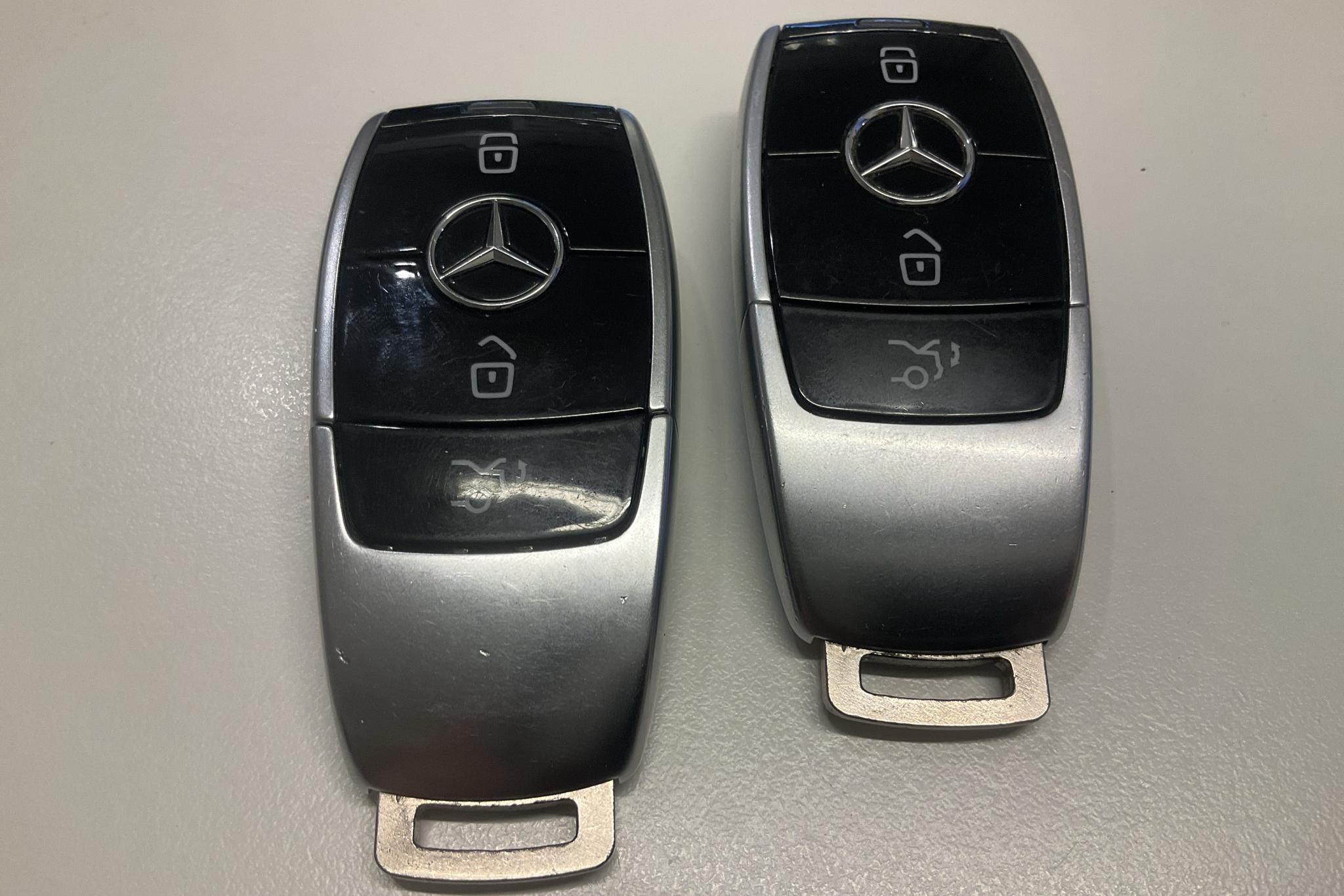 Mercedes E 220 d Kombi S213 (194hk) - 212 210 km - Automatyczna - czarny - 2017