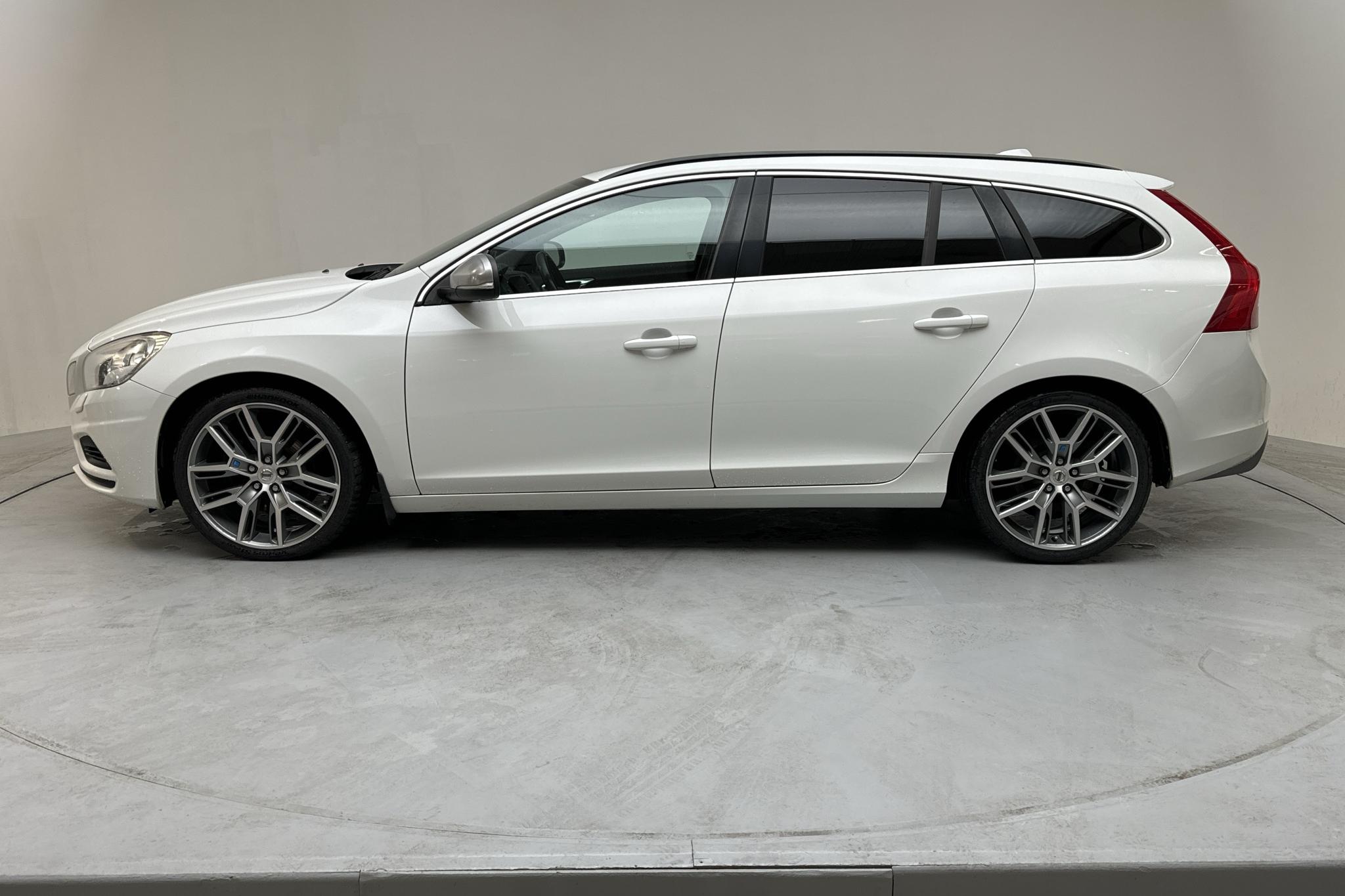 Volvo V60 D3 (163hk) - 191 740 km - Automatic - white - 2012