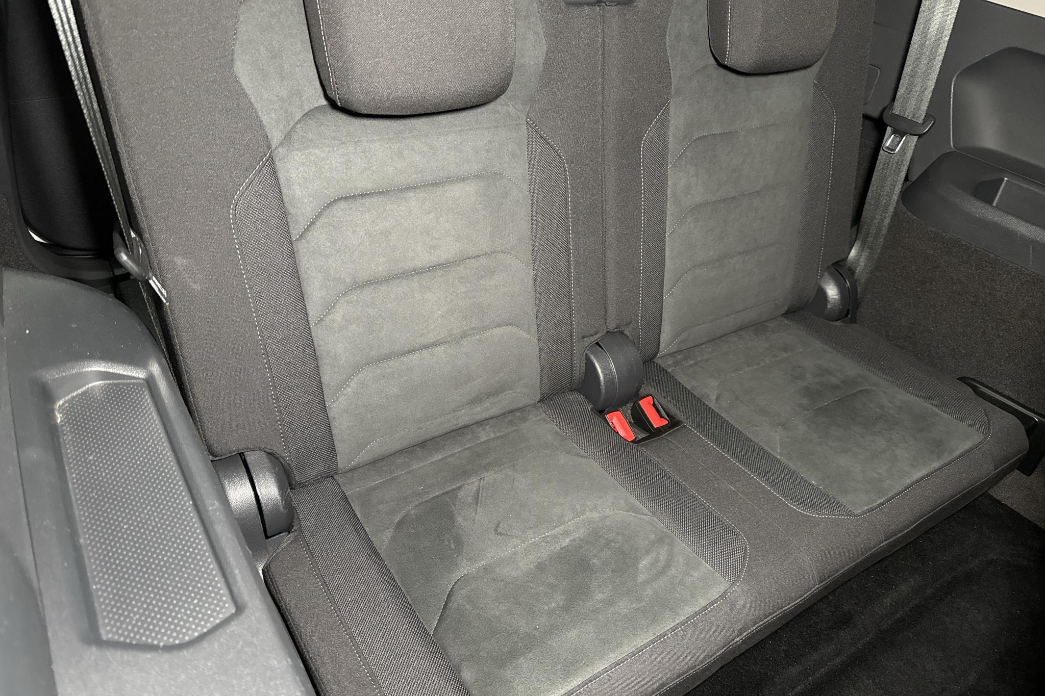 VW Tiguan Allspace 2.0 TDI 4MOTION (200hk) - 7 103 mil - Automat - vit - 2021