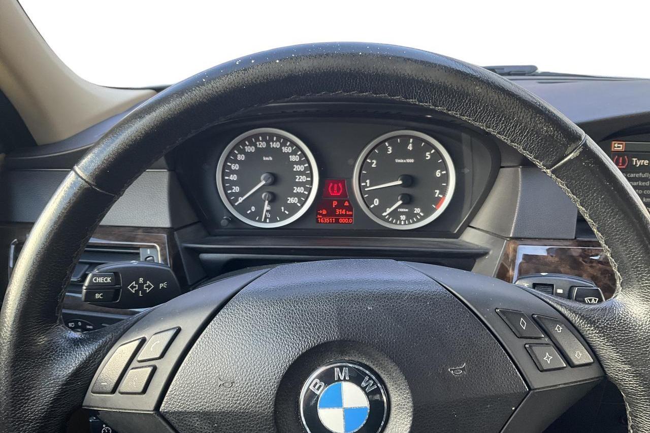 BMW 530xi Sedan, E60 (258hk) - 163 510 km - Automatyczna - Light Grey - 2006