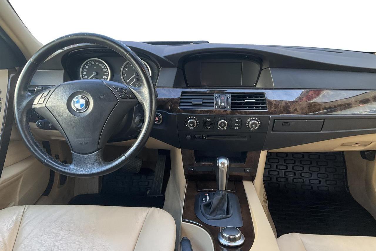 BMW 530xi Sedan, E60 (258hk) - 163 510 km - Automaattinen - Light Grey - 2006
