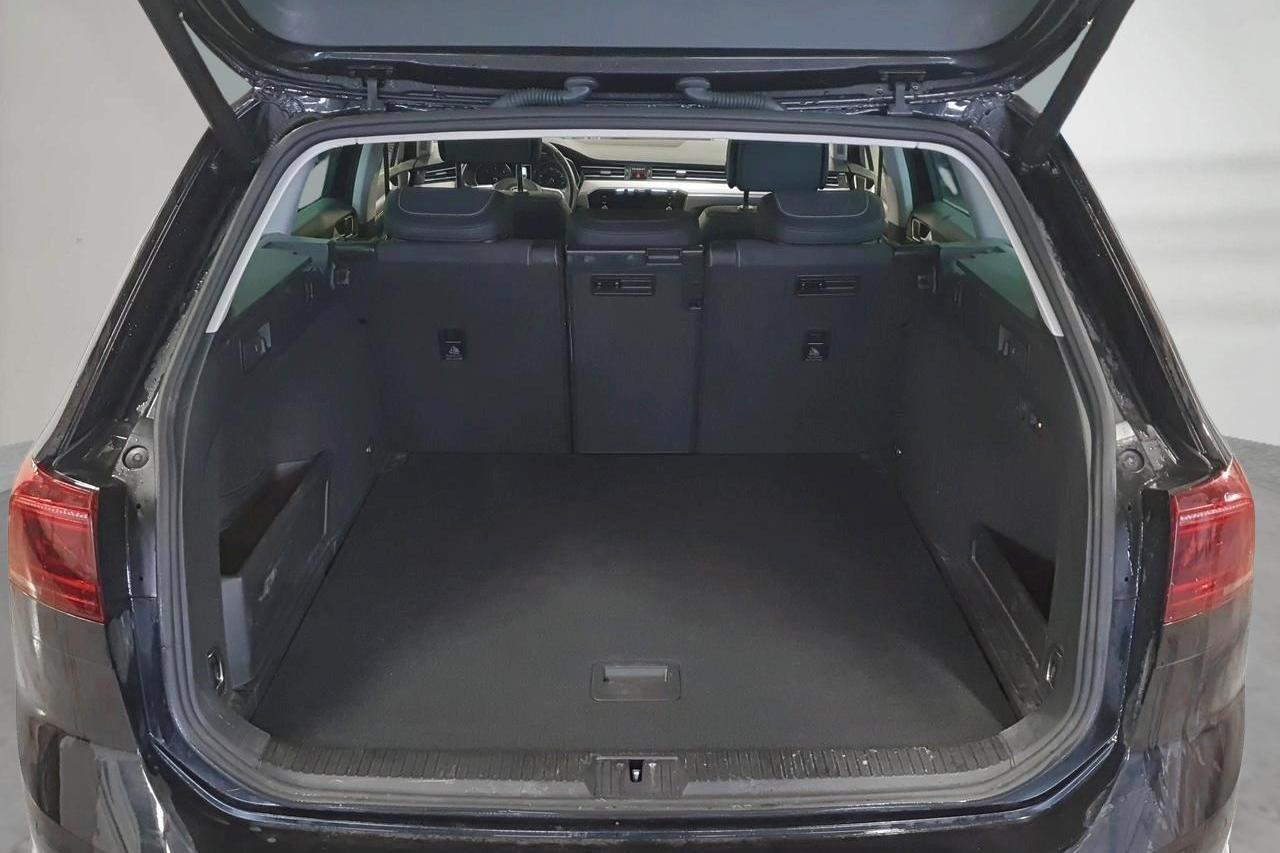 VW Passat 2.0 TDI Sportscombi 4MOTION (190hk) - 7 274 mil - Automat - svart - 2020