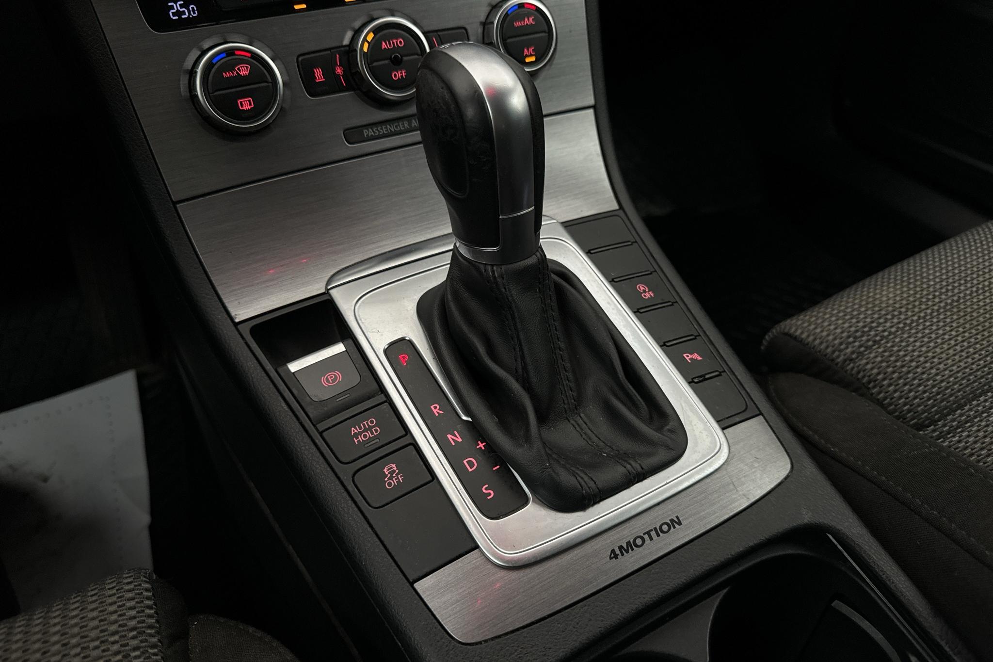 VW Passat 2.0 TDI BlueMotion Technology Variant 4Motion (177hk) - 275 910 km - Automatic - silver - 2015