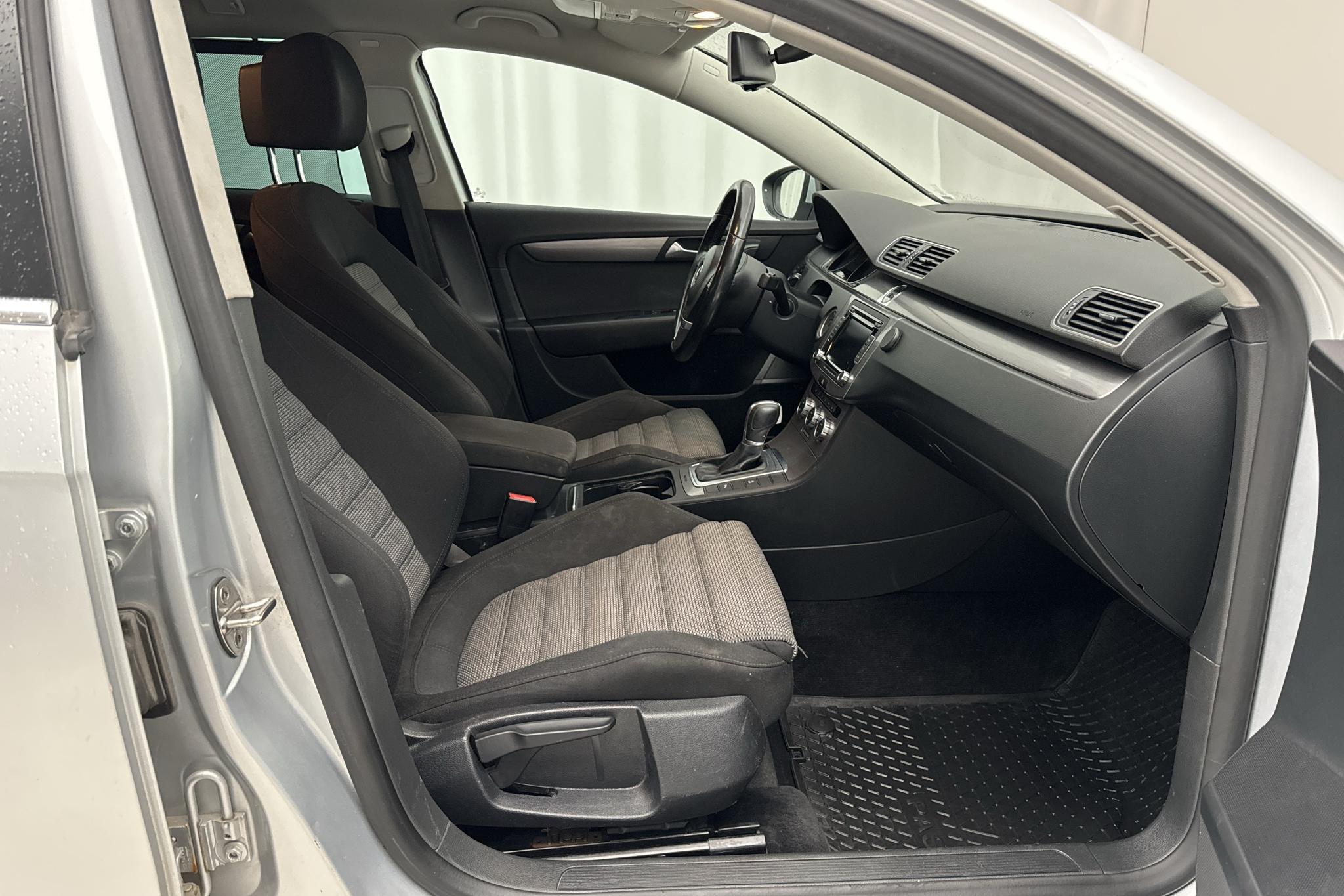 VW Passat 2.0 TDI BlueMotion Technology Variant 4Motion (177hk) - 27 591 mil - Automat - silver - 2015