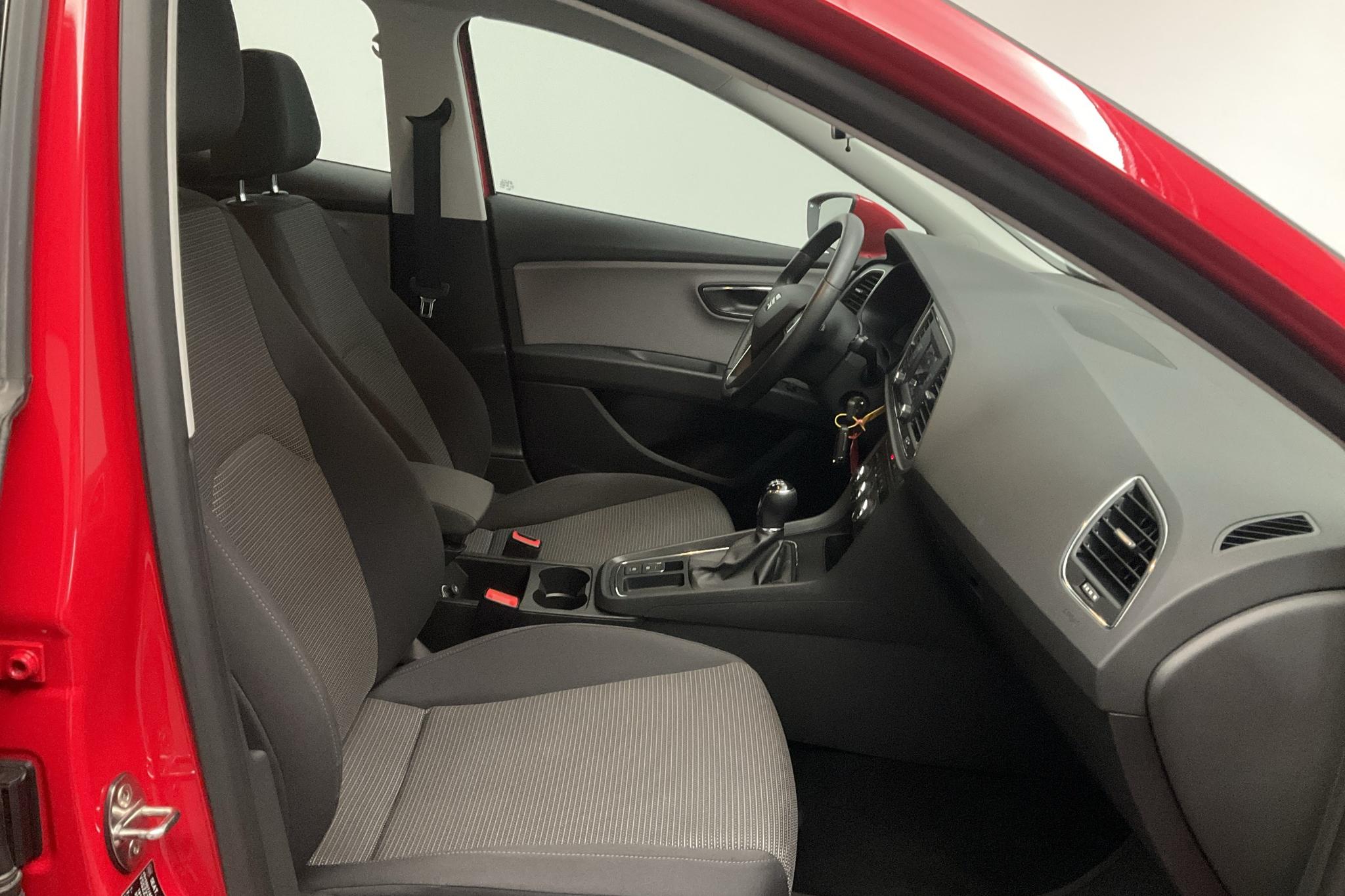 Seat Leon 1.5 TGI ST (130hk) - 24 190 km - Manual - red - 2020