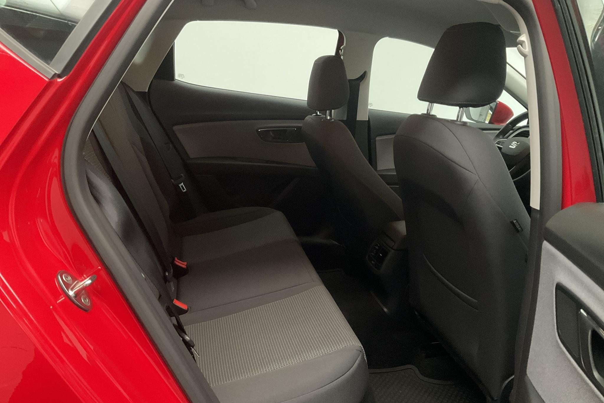 Seat Leon 1.5 TGI ST (130hk) - 24 190 km - Manual - red - 2020