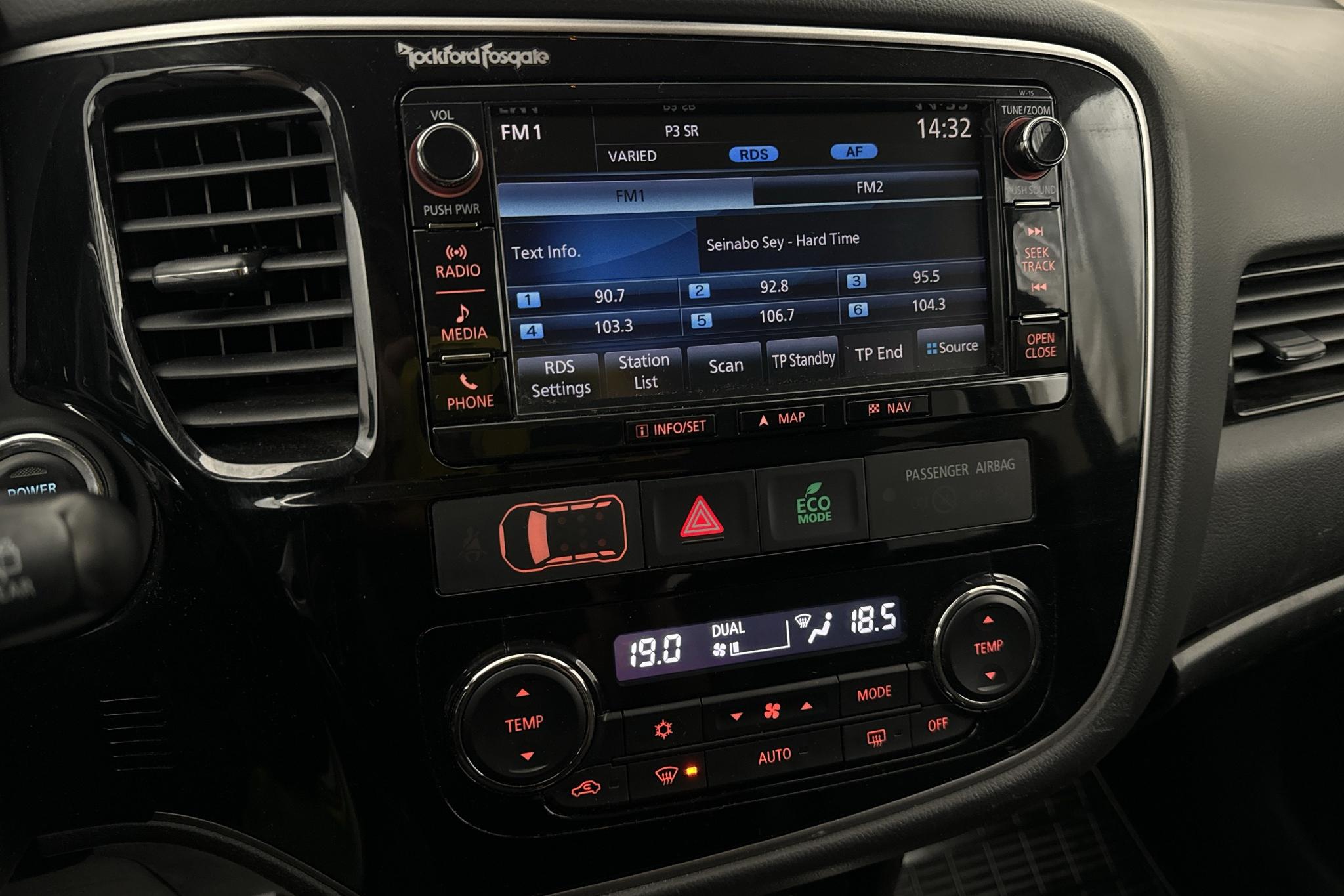 Mitsubishi Outlander 2.0 Plug-in Hybrid 4WD (121hk) - 11 433 mil - Automat - brun - 2016