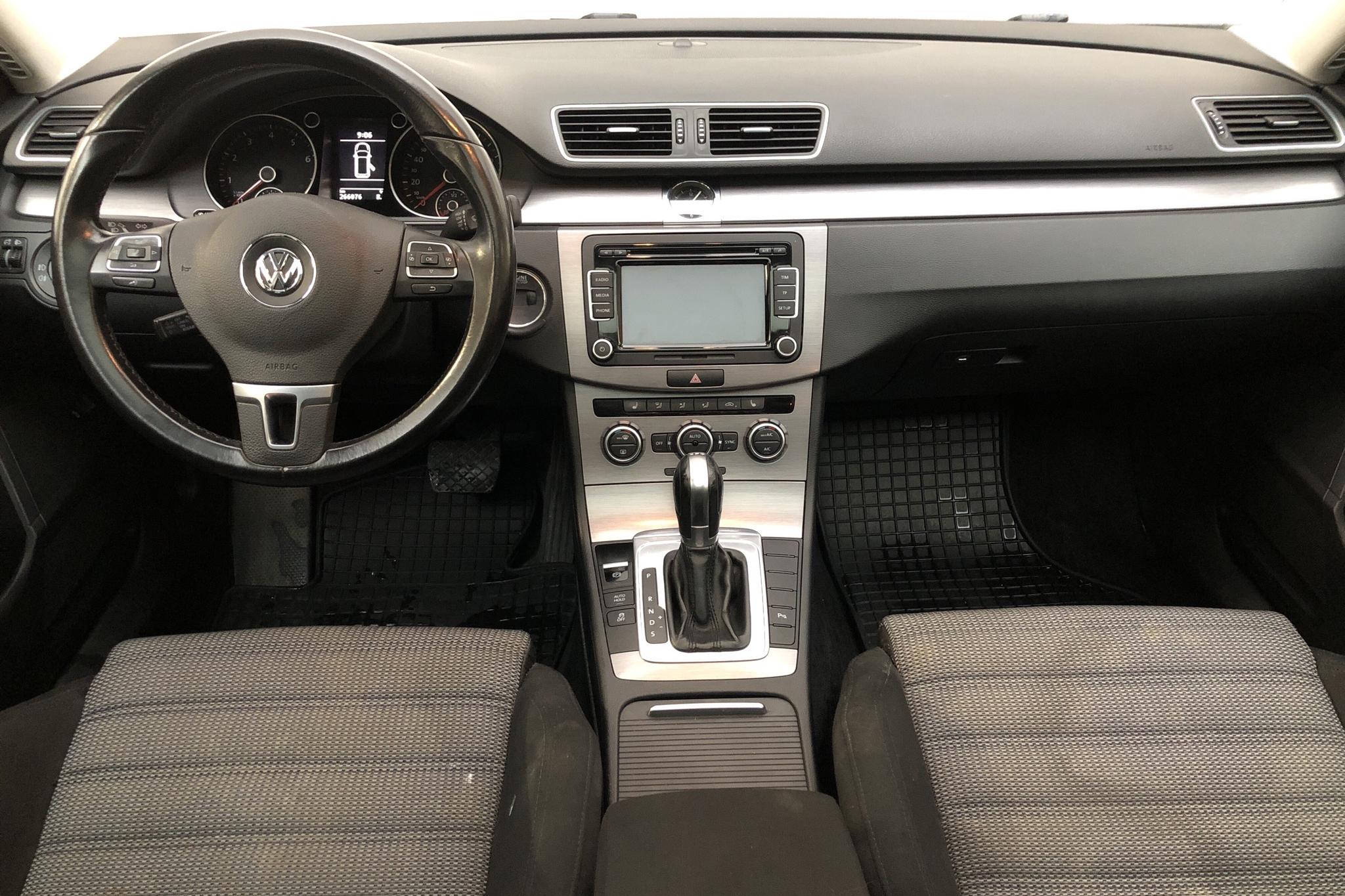 VW Passat 1.4 TSI EcoFuel Variant (150hk) - 266 070 km - Automaattinen - Light Grey - 2013