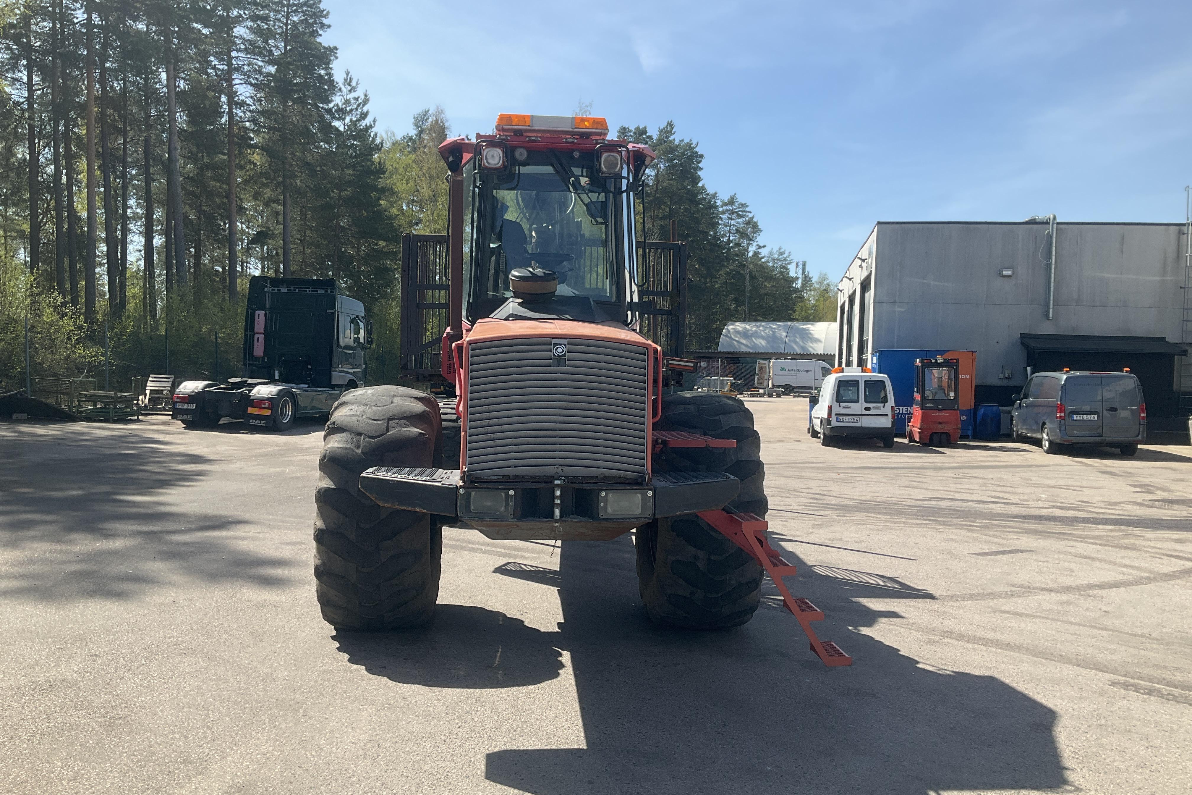 Valmet 890.3 skotare med grip - 0 km - Automat - röd - 2010