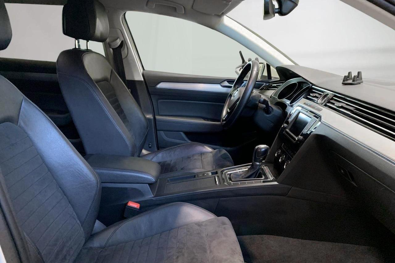 VW Passat 2.0 TDI Sportscombi 4MOTION (190hk) - 17 885 mil - Automat - vit - 2016