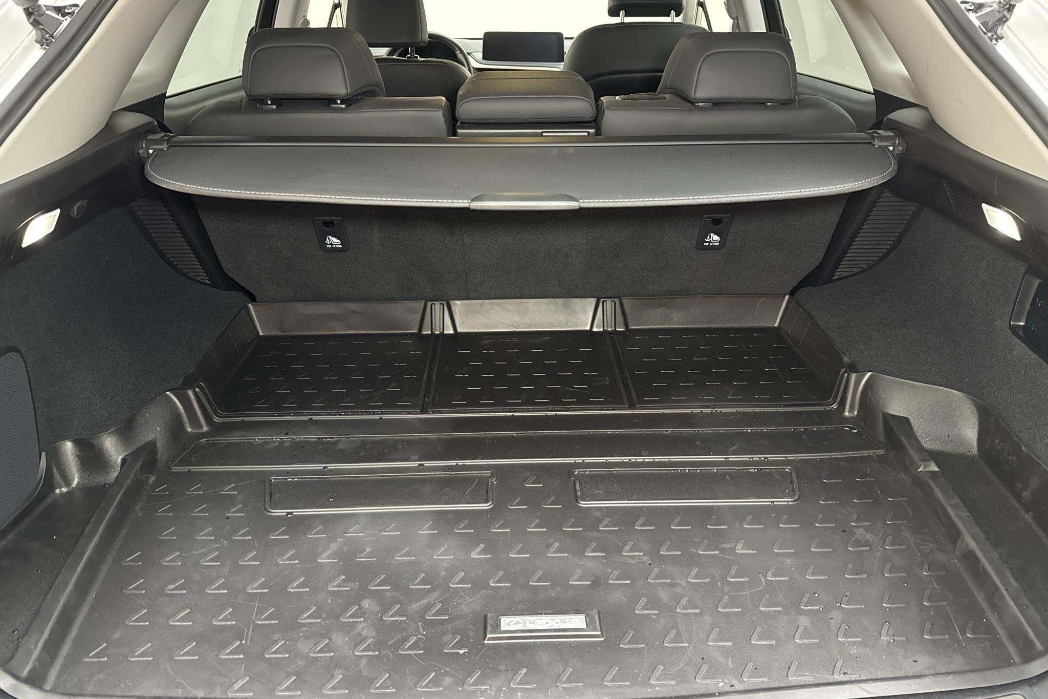 Lexus RX 450h AWD (313hk) - 11 300 km - Automaatne - valge - 2021