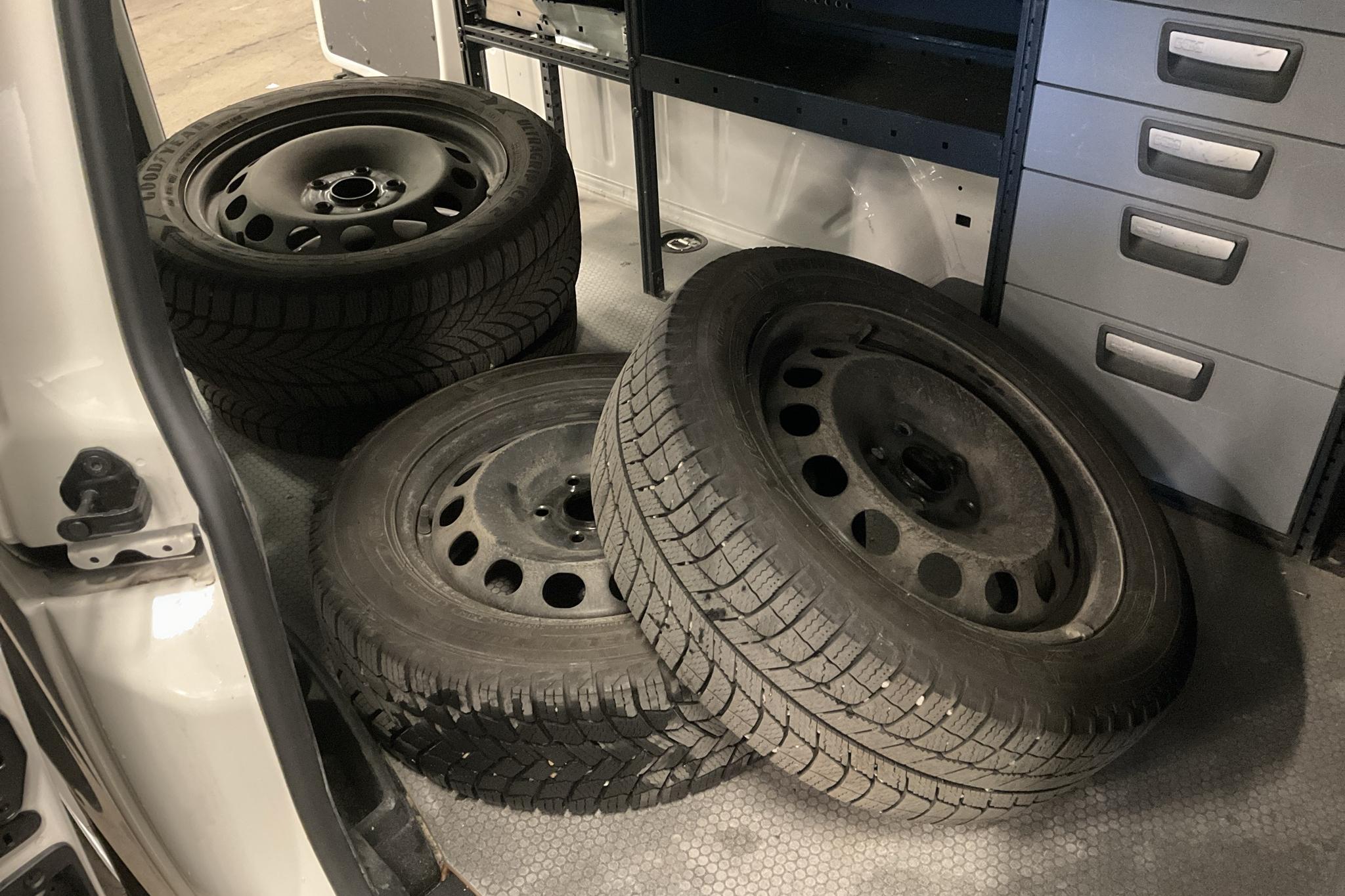 VW Caddy 1.4 TSI (125hk) - 3 826 mil - Automat - vit - 2018